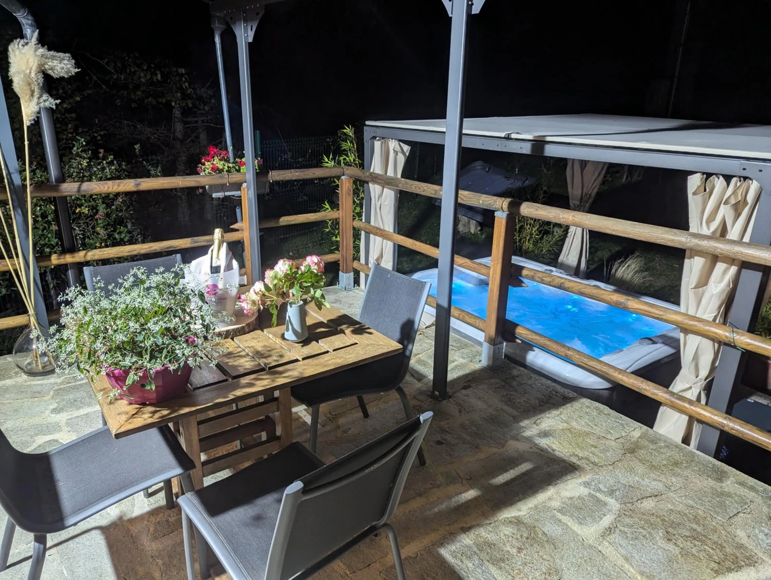 Patio in Chambres d'hôtes Le Lepadou-Bas