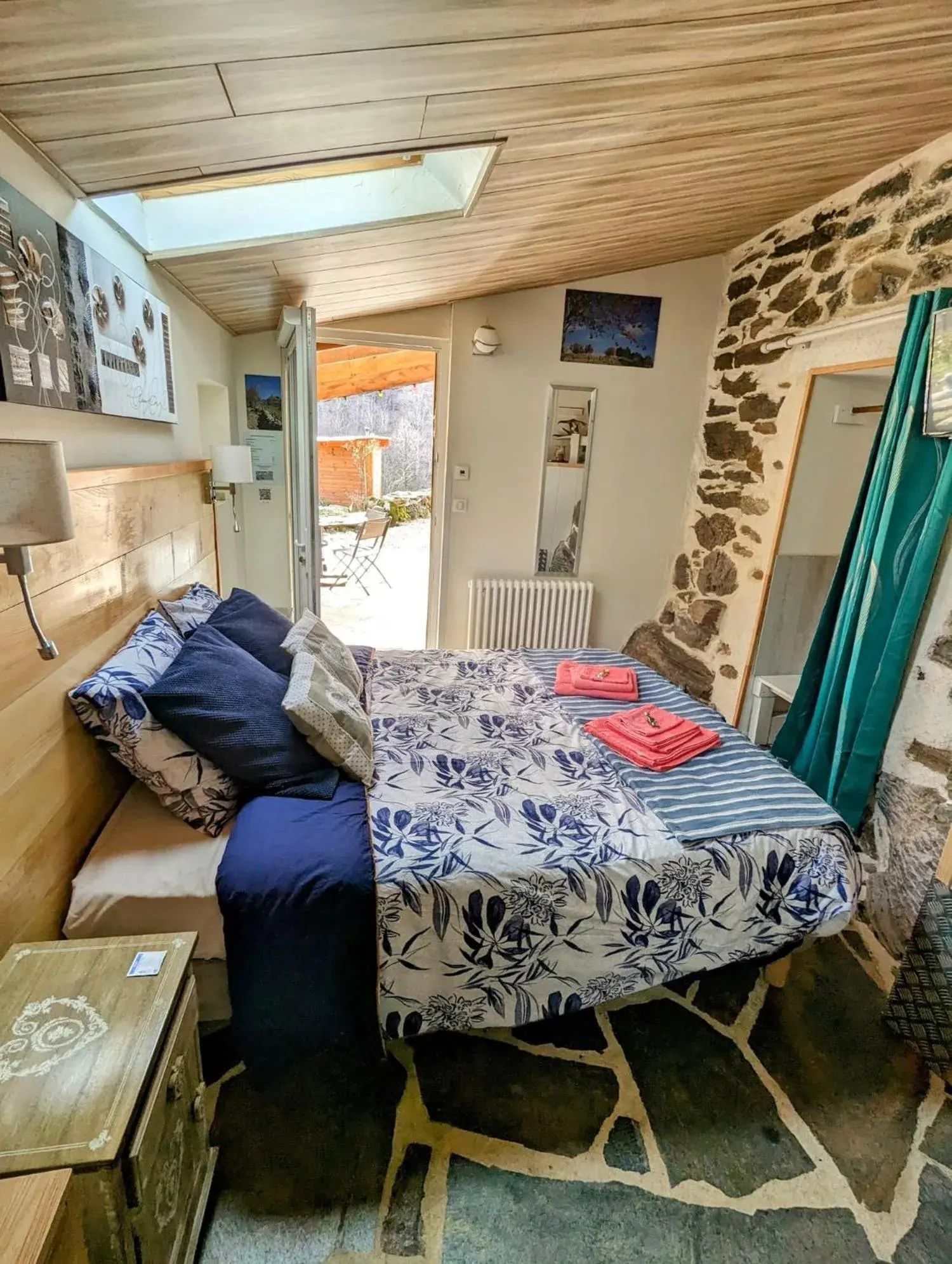 Chambre Automne with private entrance in Chambres d'hôtes Le Lepadou-Bas Chambre Automne with private entrance in Chambres d'hôtes Le Lepadou-Bas