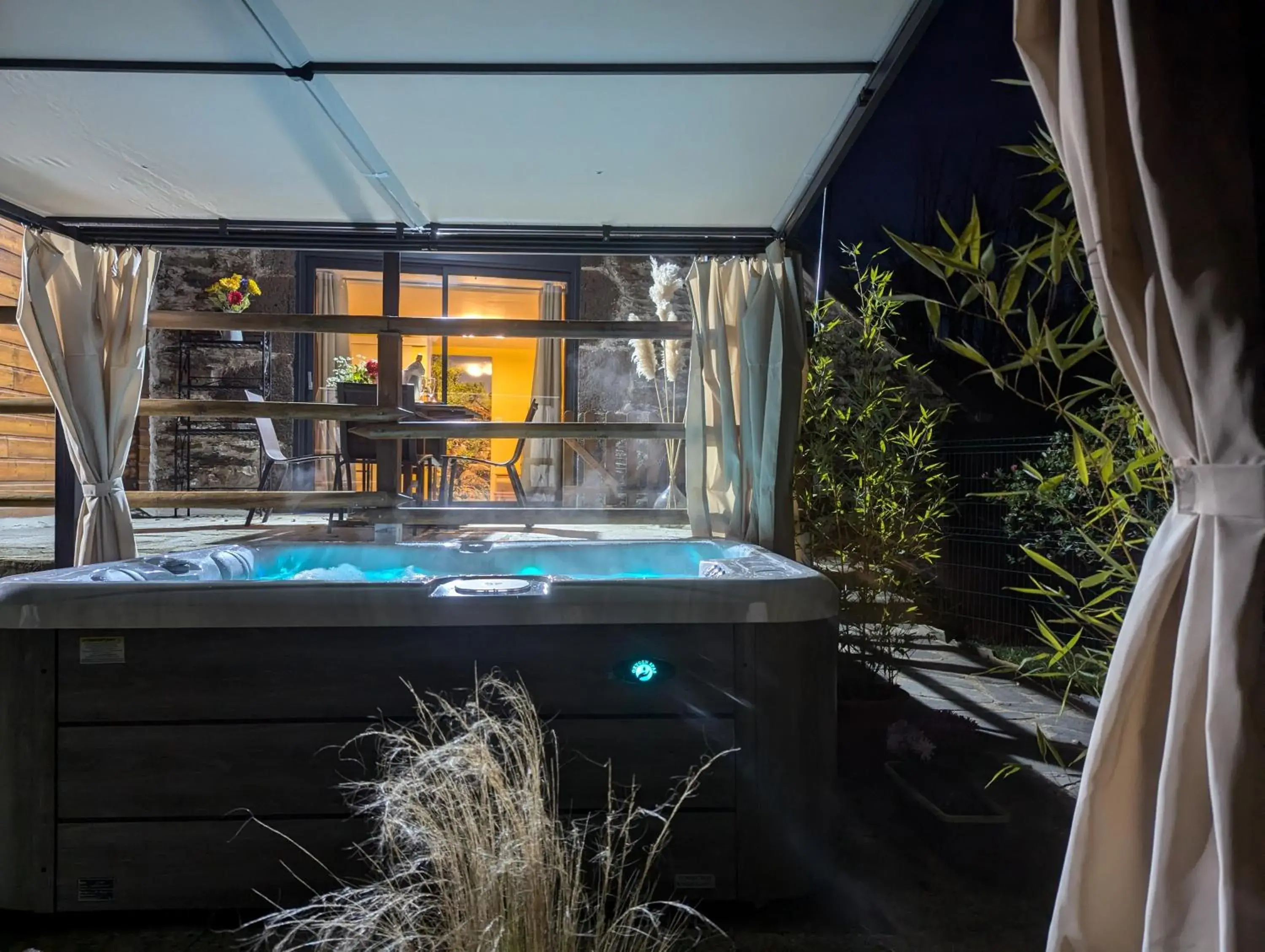 Chambre Été with terrace and private entrance in Chambres d'hôtes Le Lepadou-Bas Chambre Été with terrace and private entrance in Chambres d'hôtes Le Lepadou-Bas