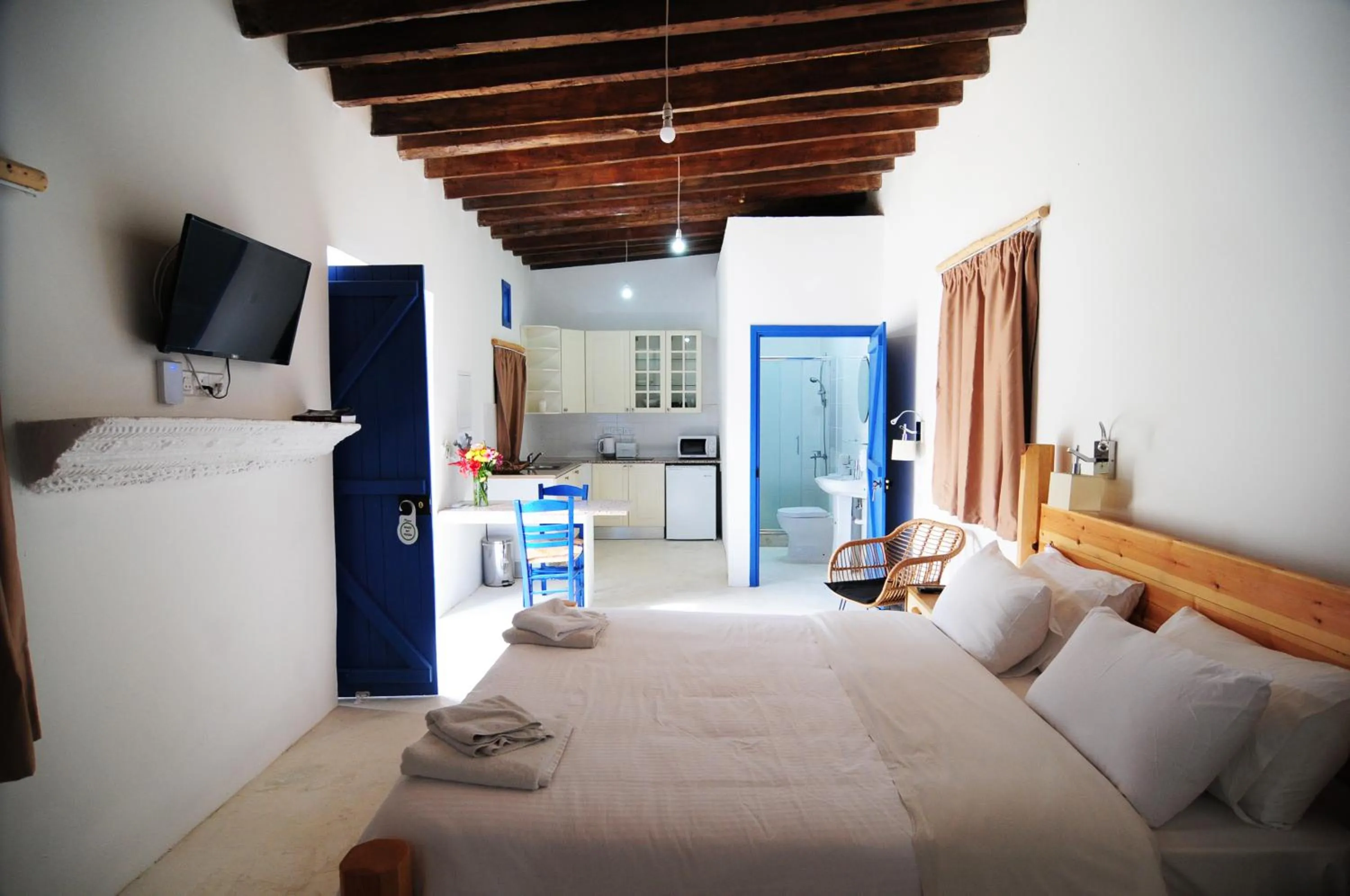 Bathroom in Lithos Studios