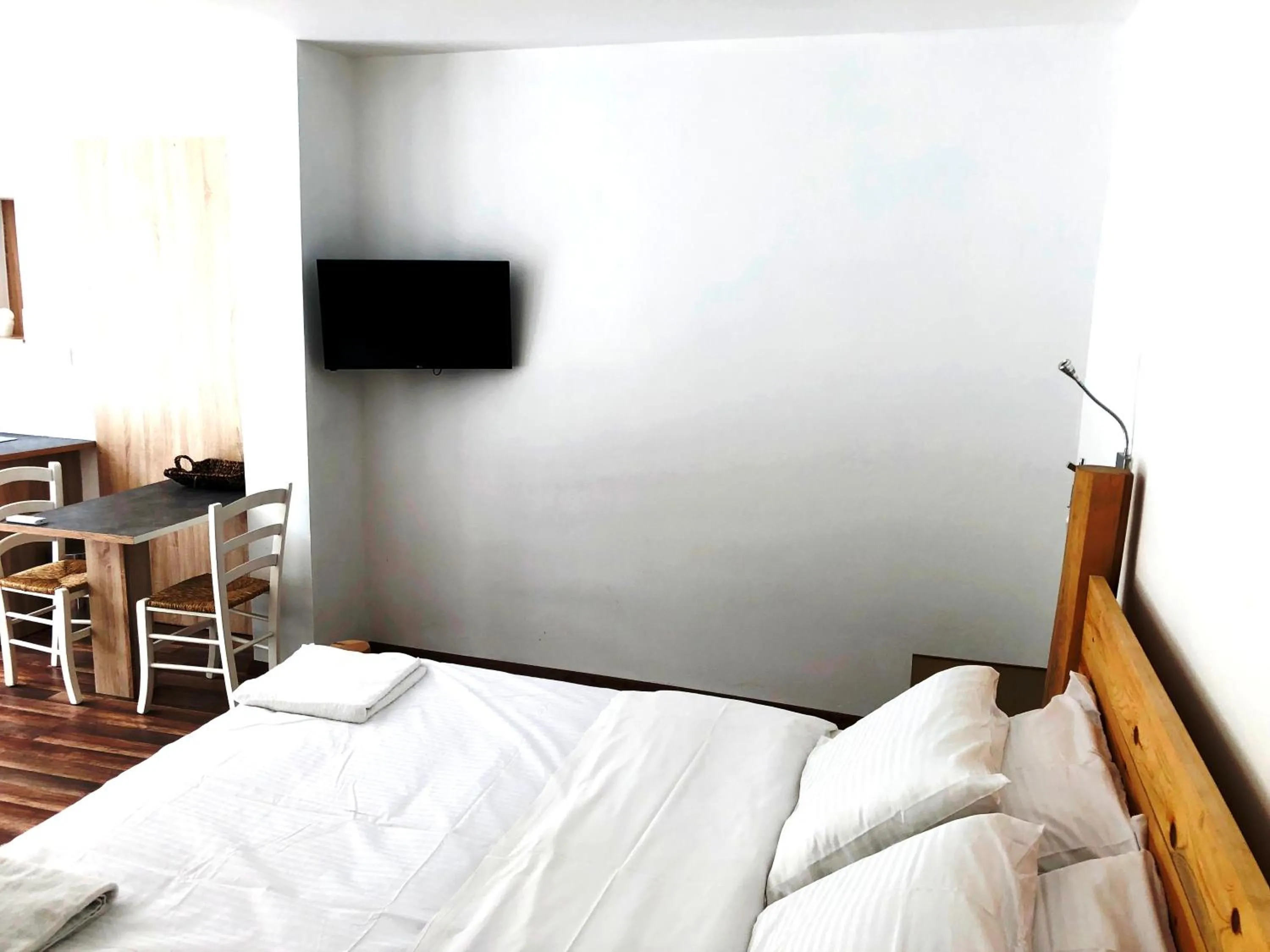 Dining area in Lithos Studios