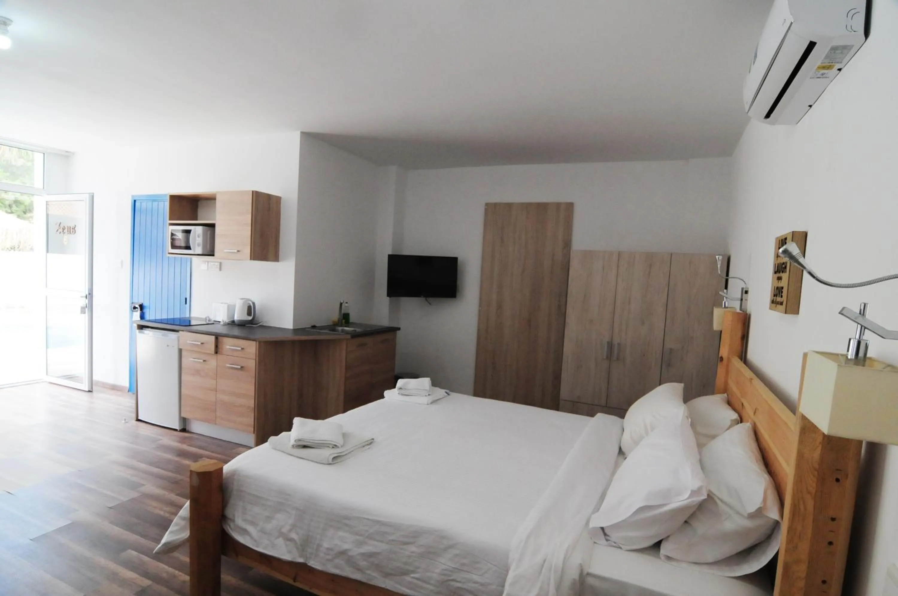 Kitchen or kitchenette in Lithos Studios