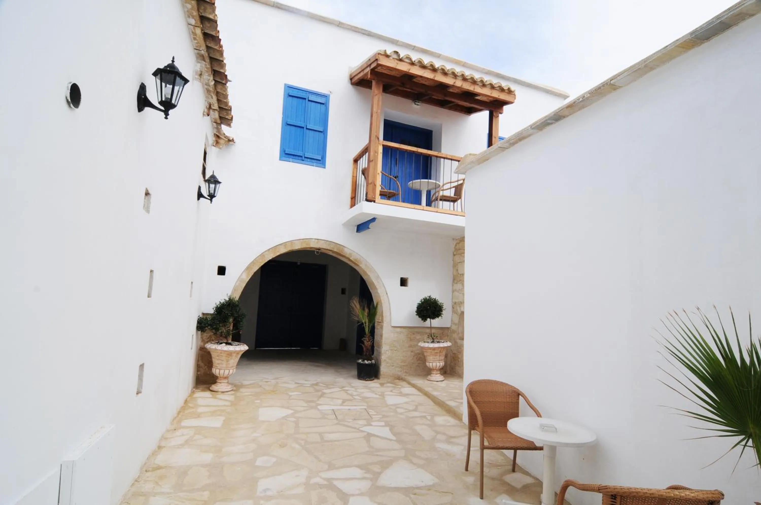 Facade/entrance in Lithos Studios