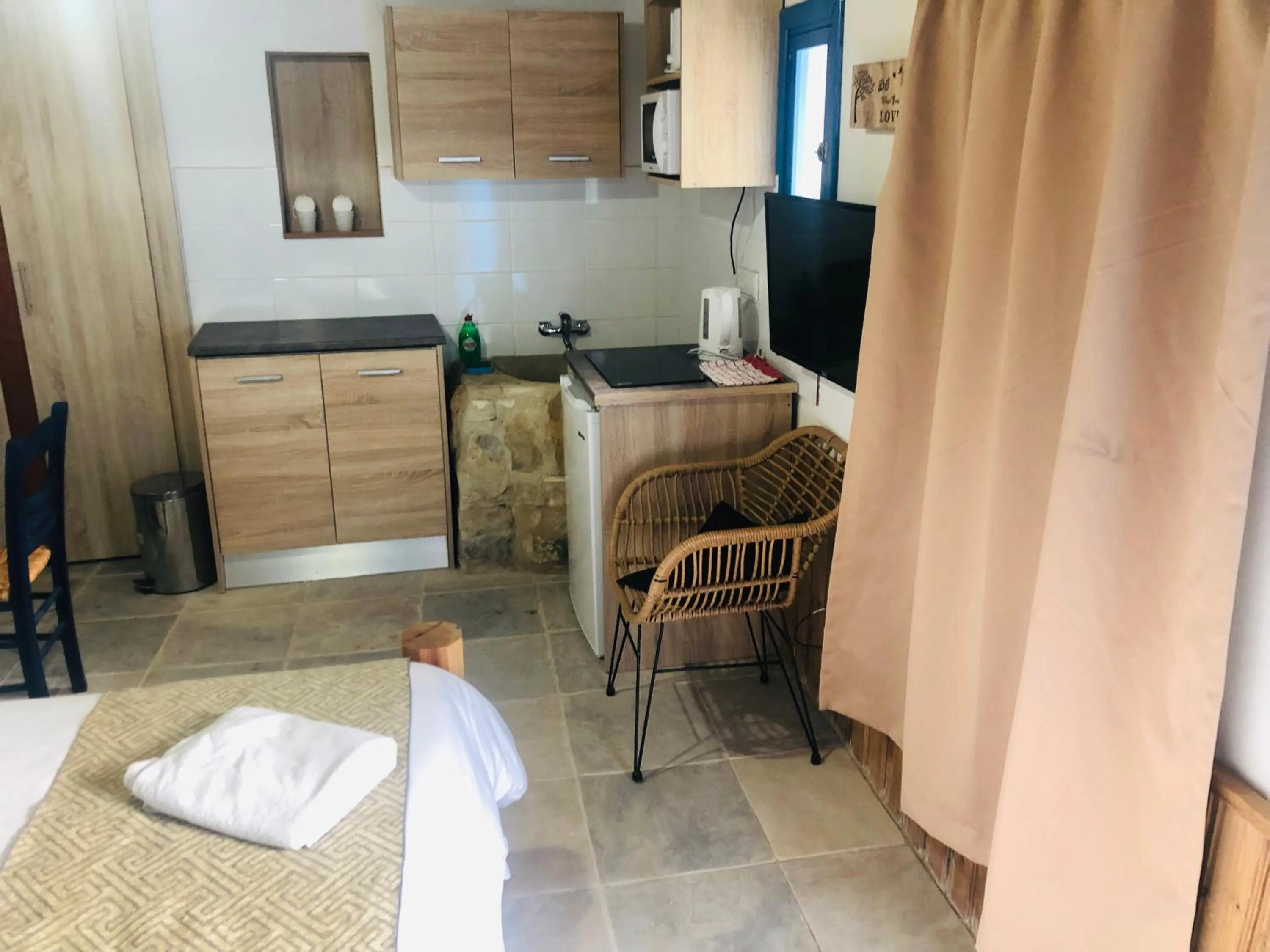 Kitchen or kitchenette in Lithos Studios