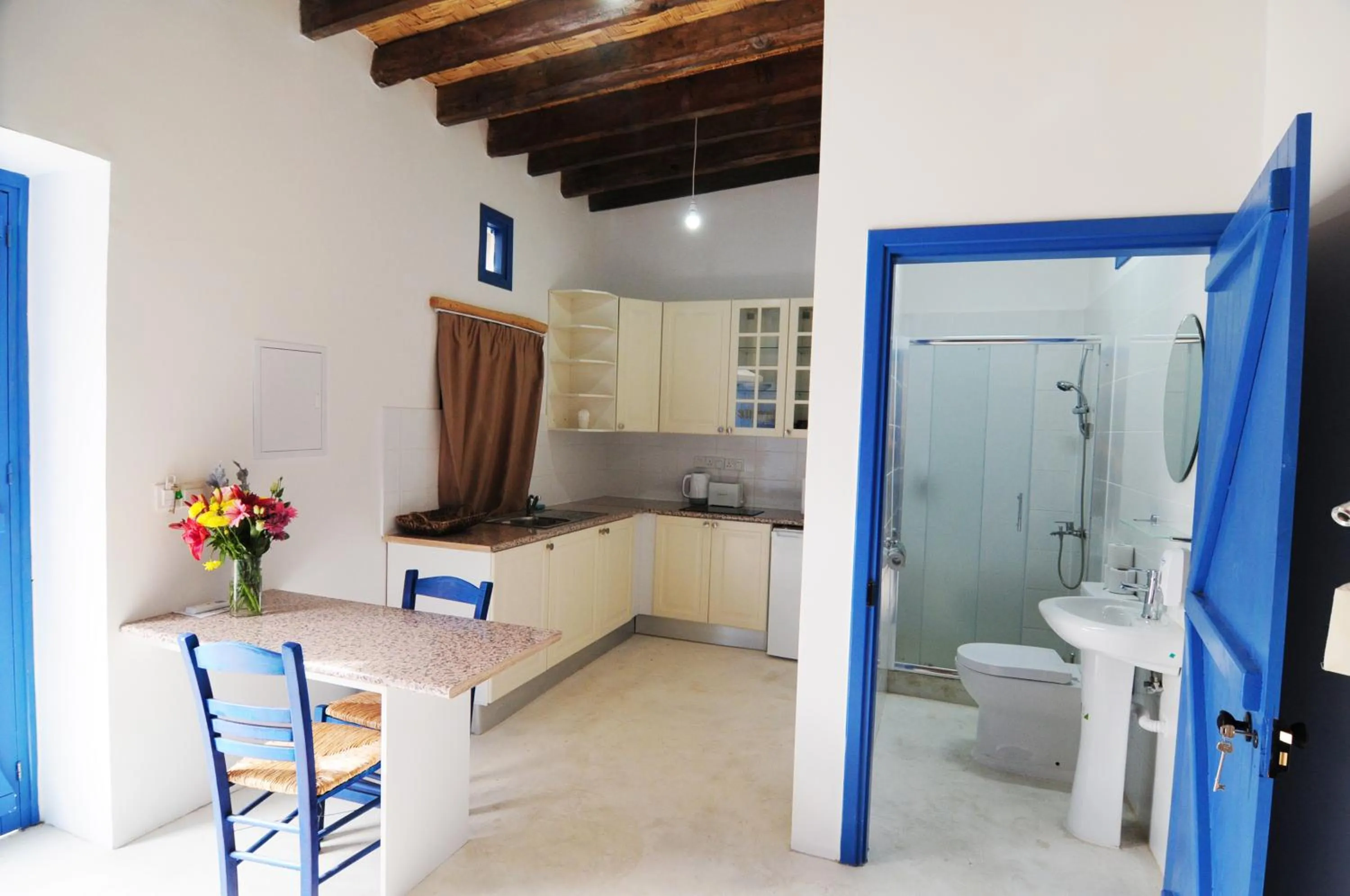 Bathroom in Lithos Studios