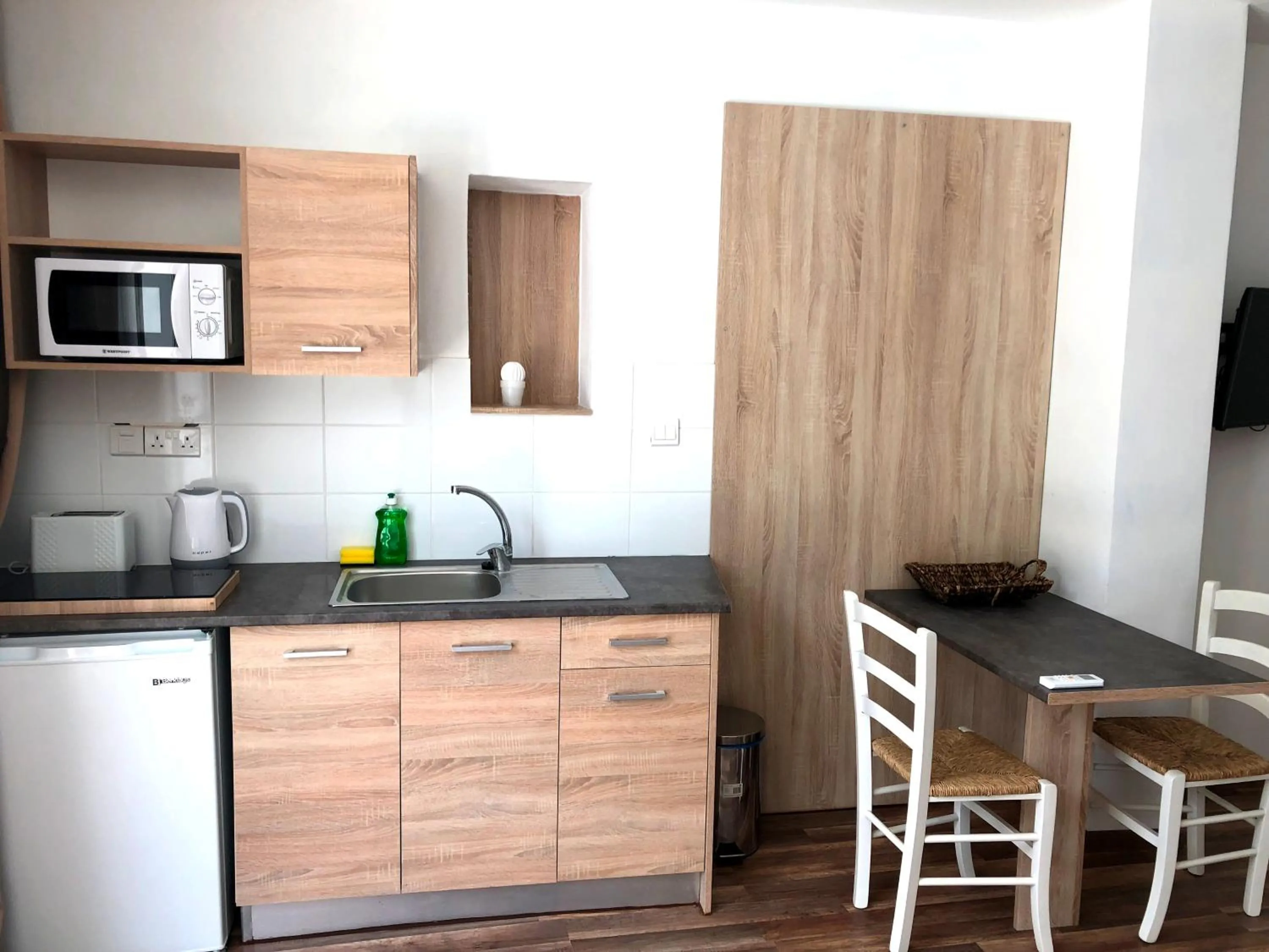 Kitchen or kitchenette in Lithos Studios