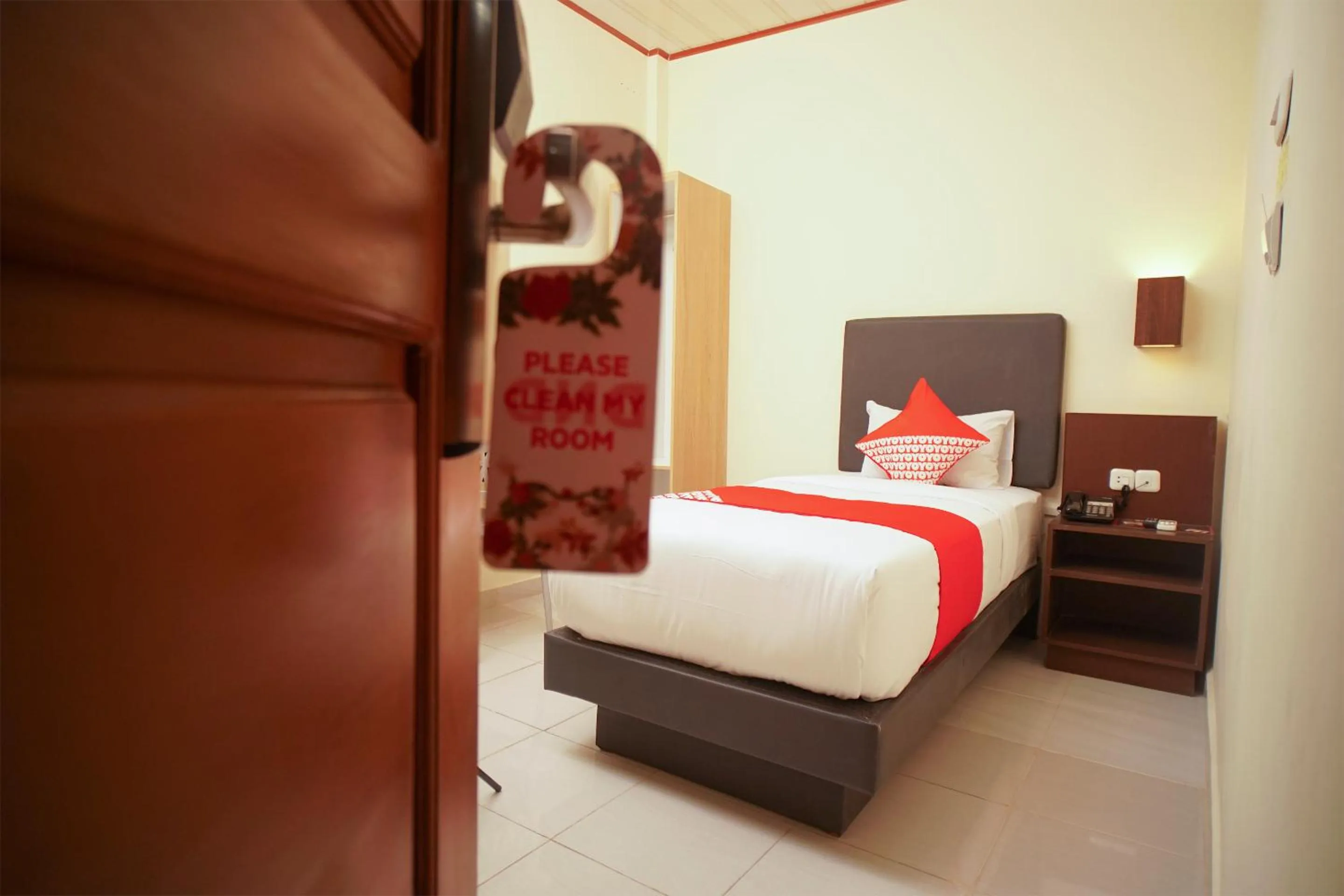 Bed in OYO 147 Hotel Winer