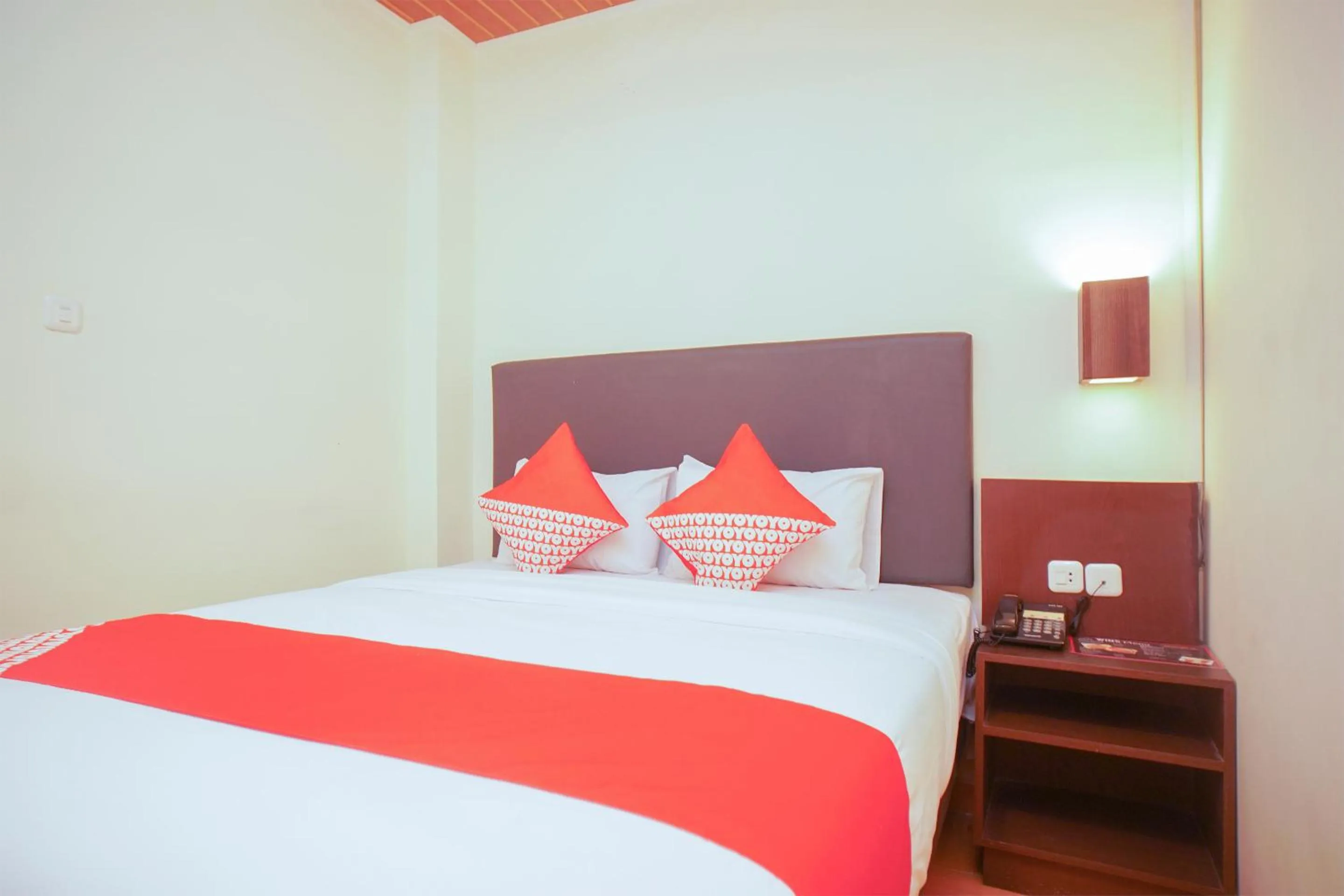 Bedroom in OYO 147 Hotel Winer