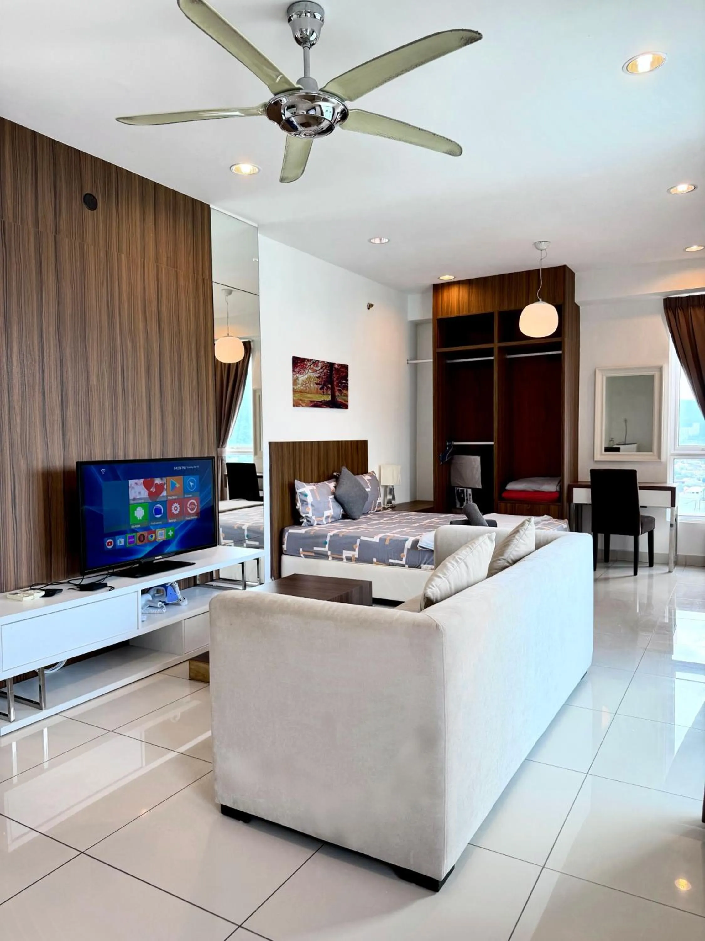 TV and multimedia in Mansion One by Sky Hive