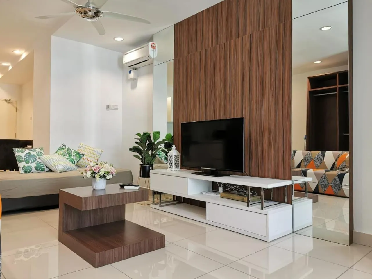 TV and multimedia in Mansion One by Sky Hive