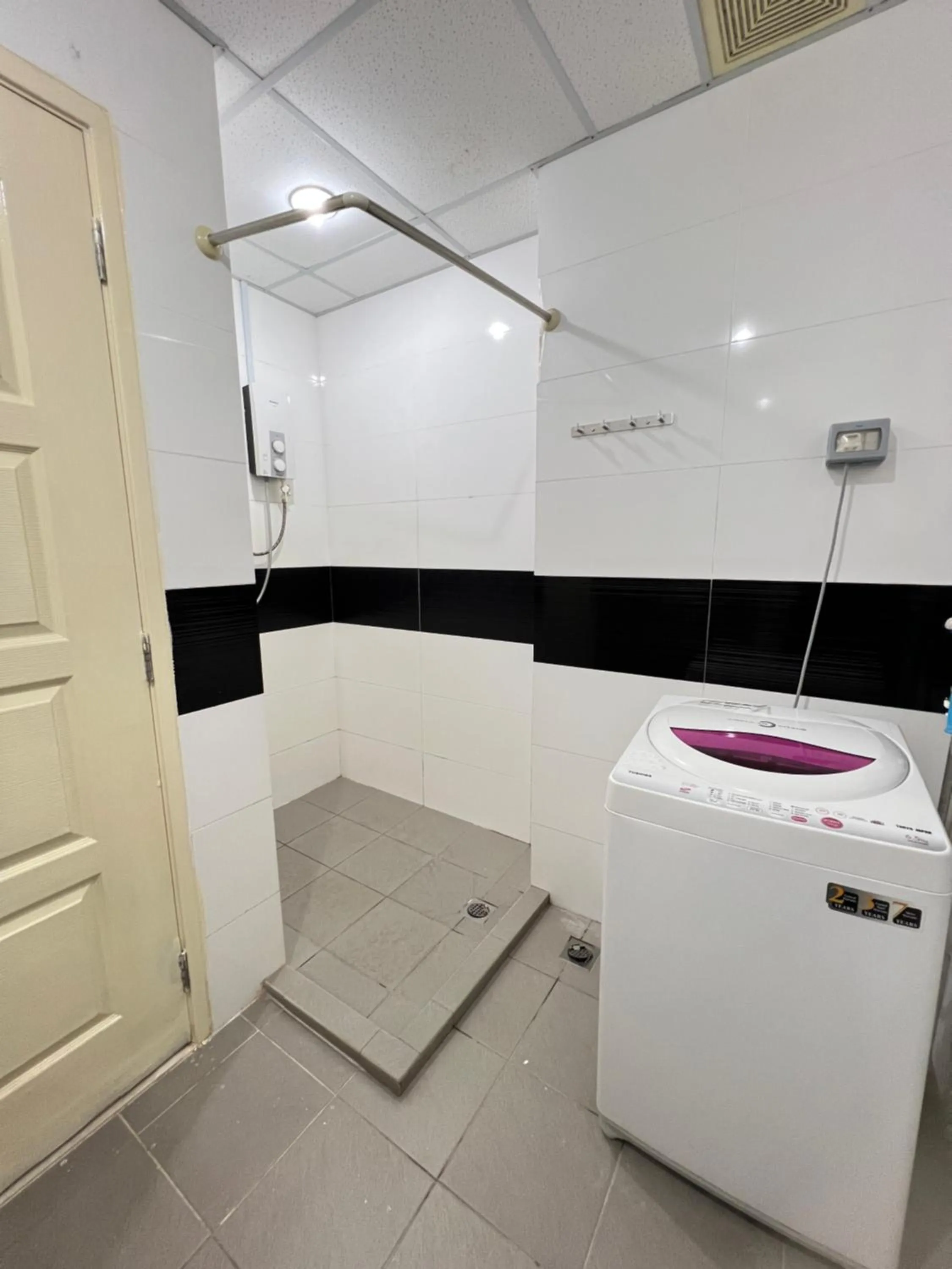 Bathroom in Mansion One by Sky Hive