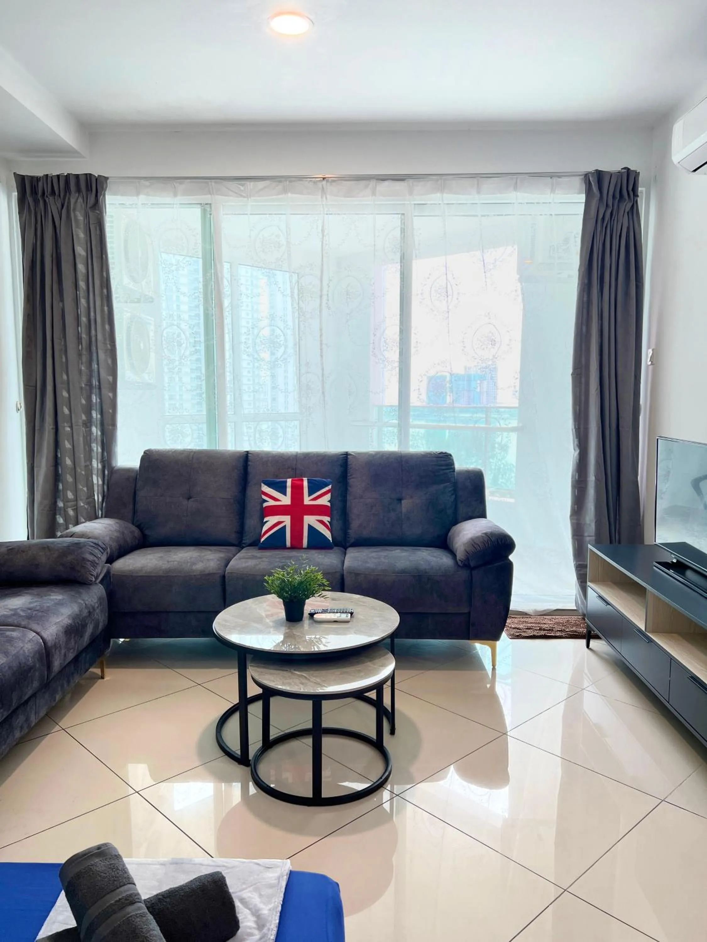 Living room in Mansion One by Sky Hive