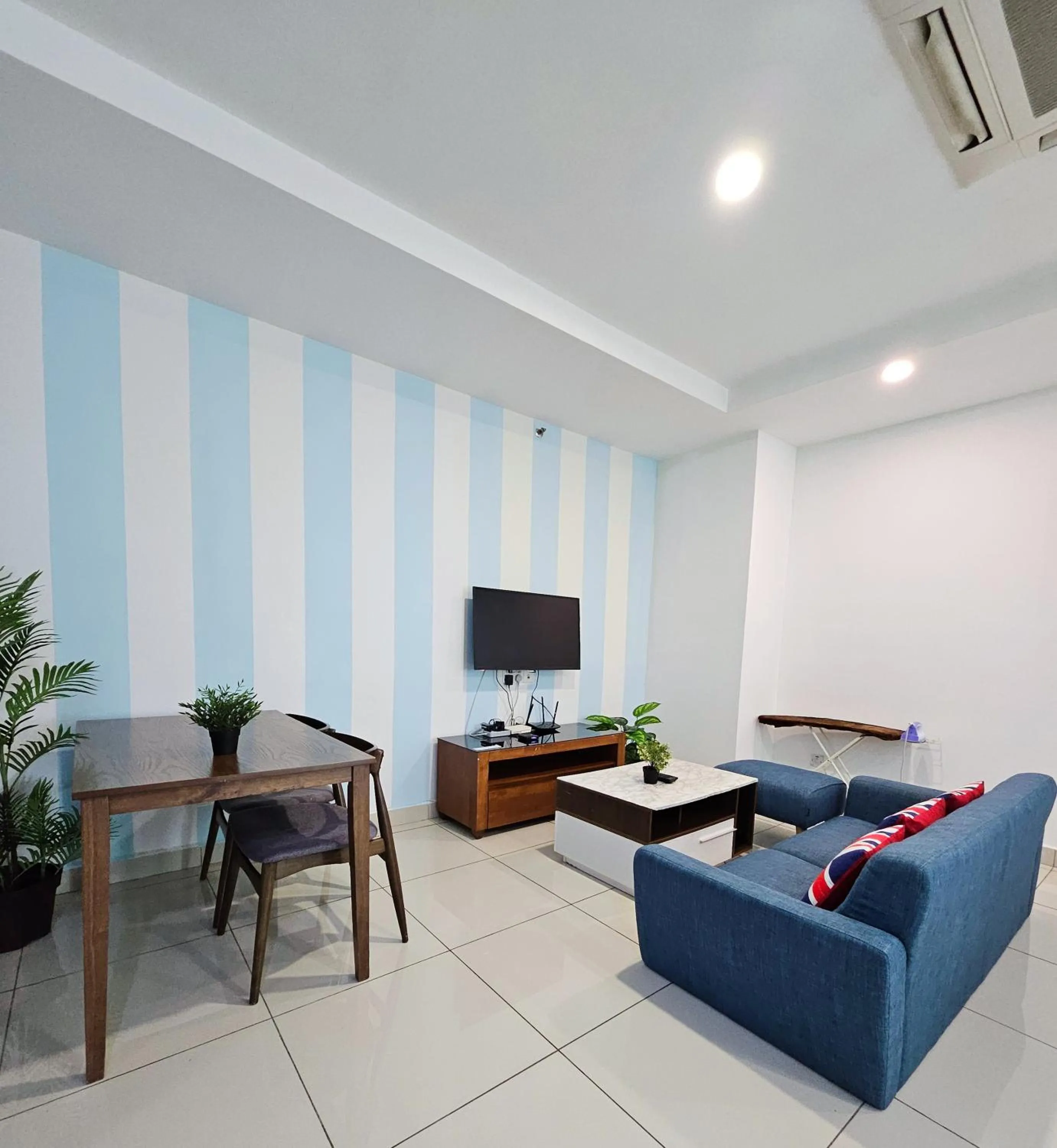 Living room in Mansion One by Sky Hive