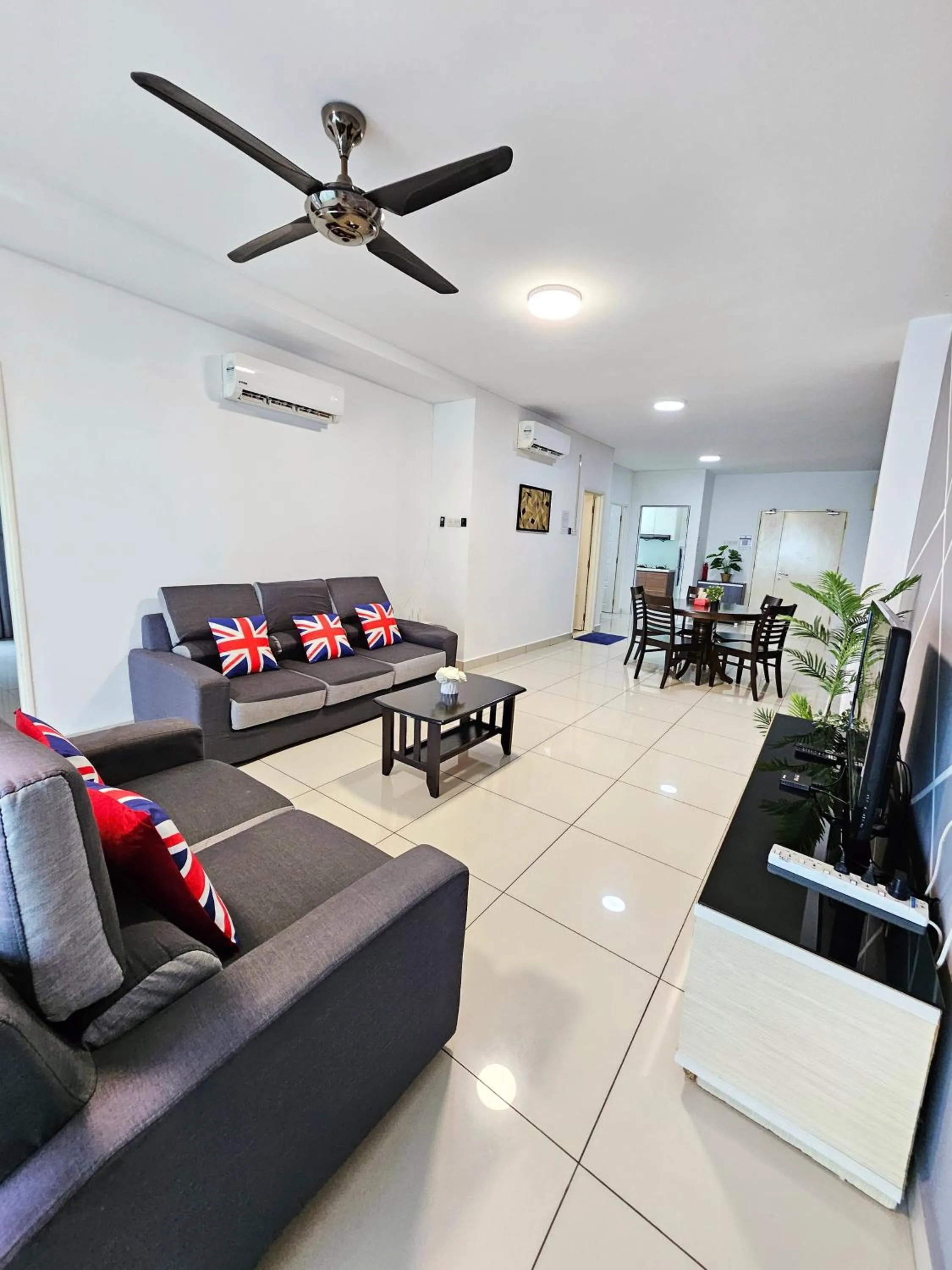 Living room in Mansion One by Sky Hive