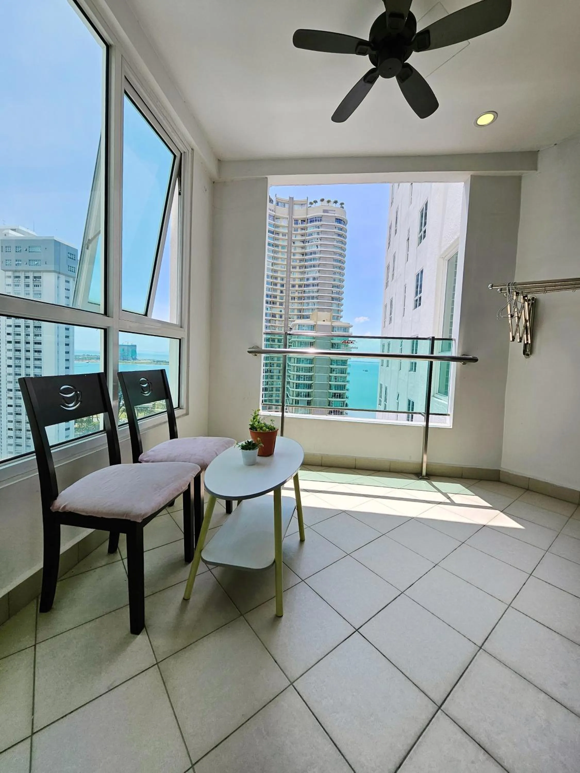 Balcony/Terrace in Mansion One by Sky Hive