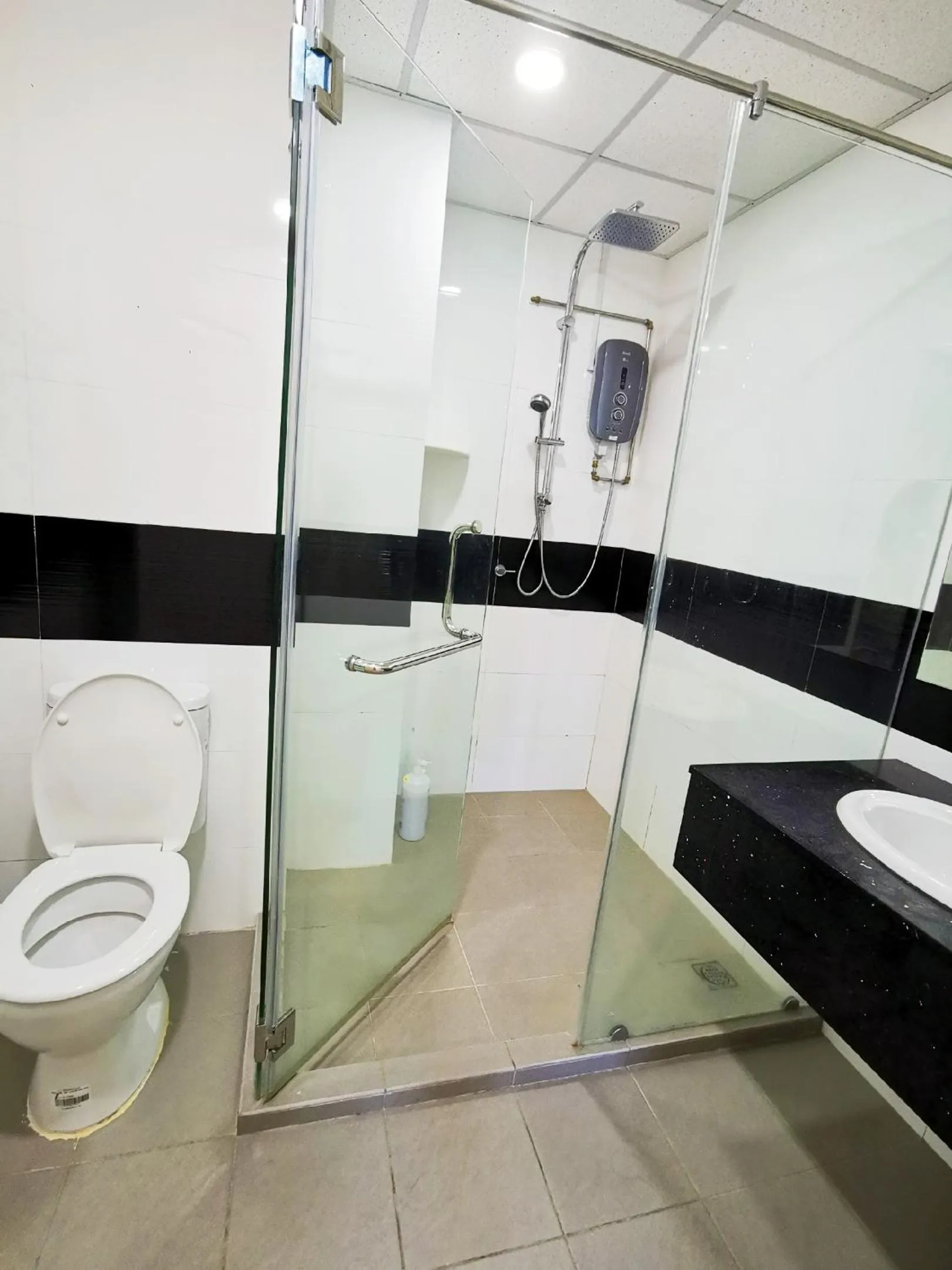 Shower in Mansion One by Sky Hive