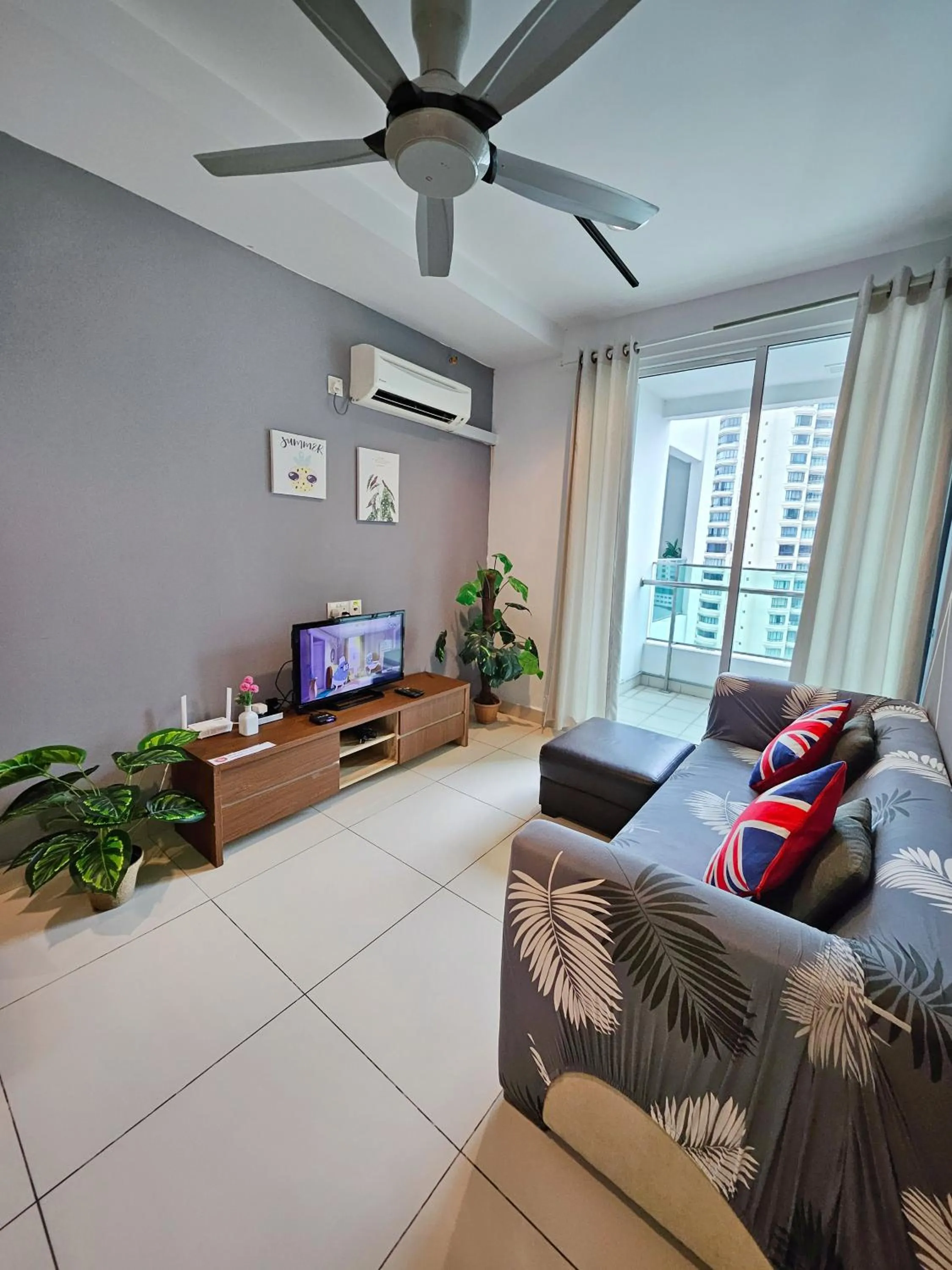 TV and multimedia in Mansion One by Sky Hive