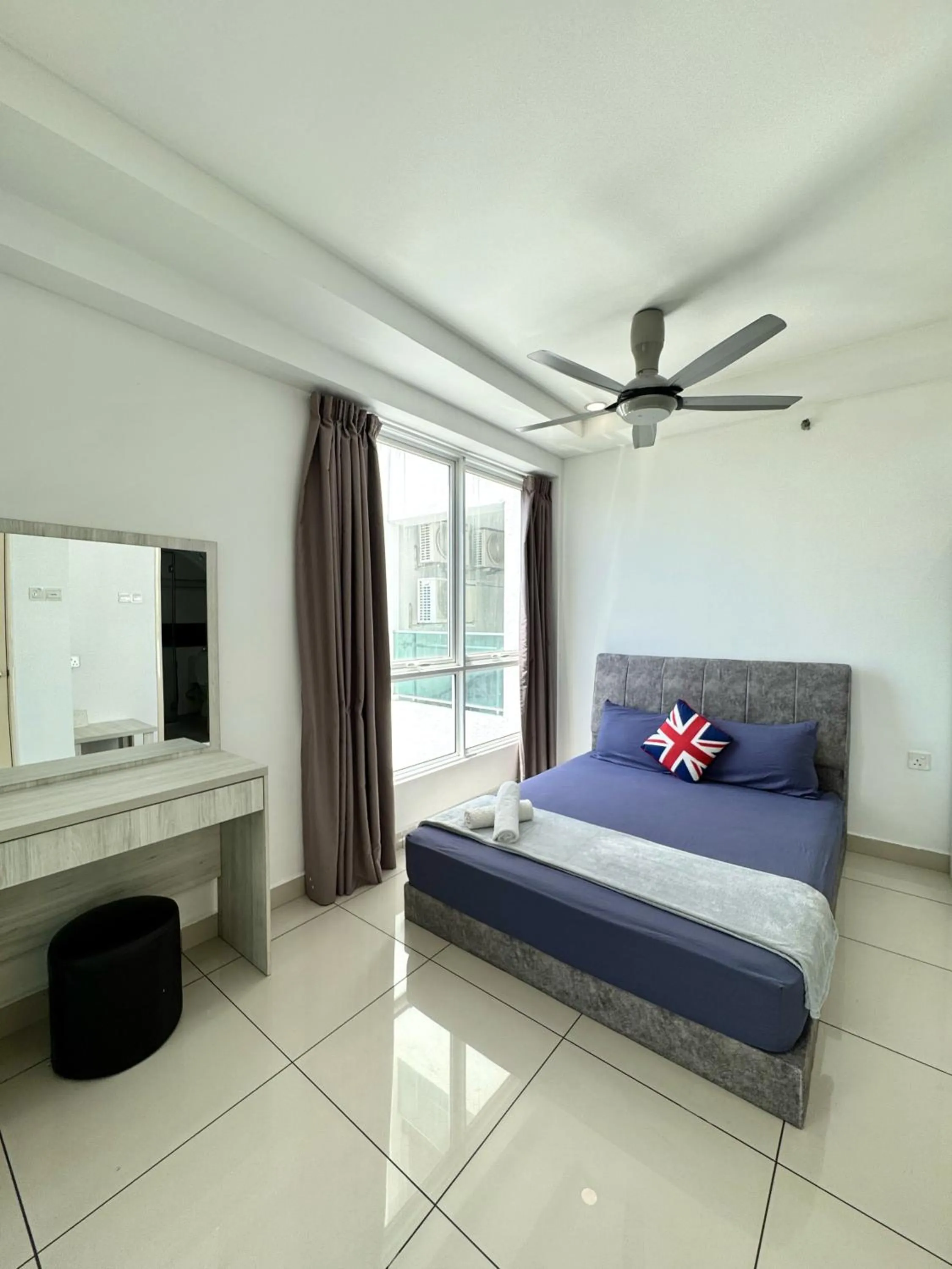 Bedroom, Bed in Mansion One by Sky Hive