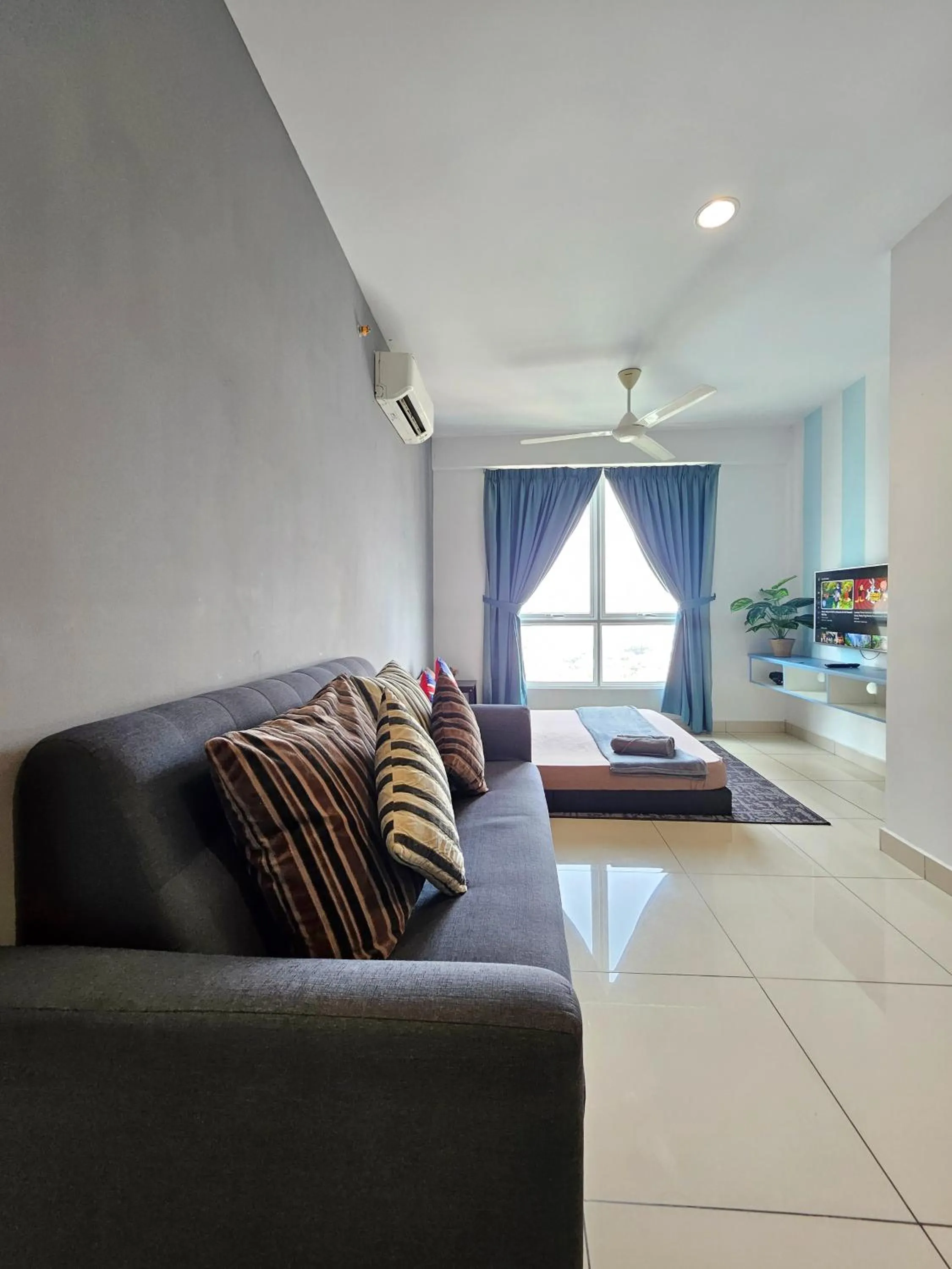 Living room in Mansion One by Sky Hive