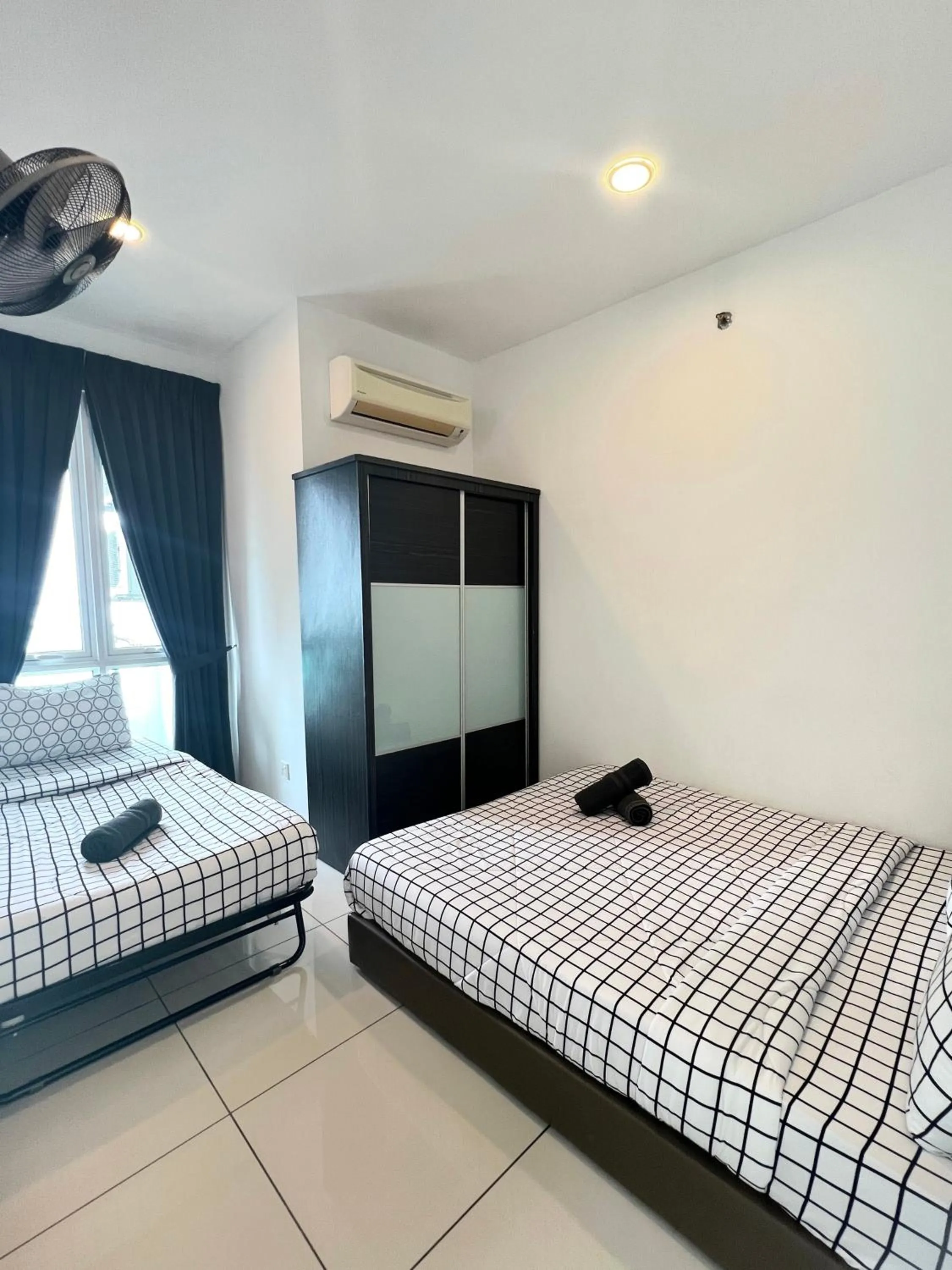 Bedroom, Bed in Mansion One by Sky Hive