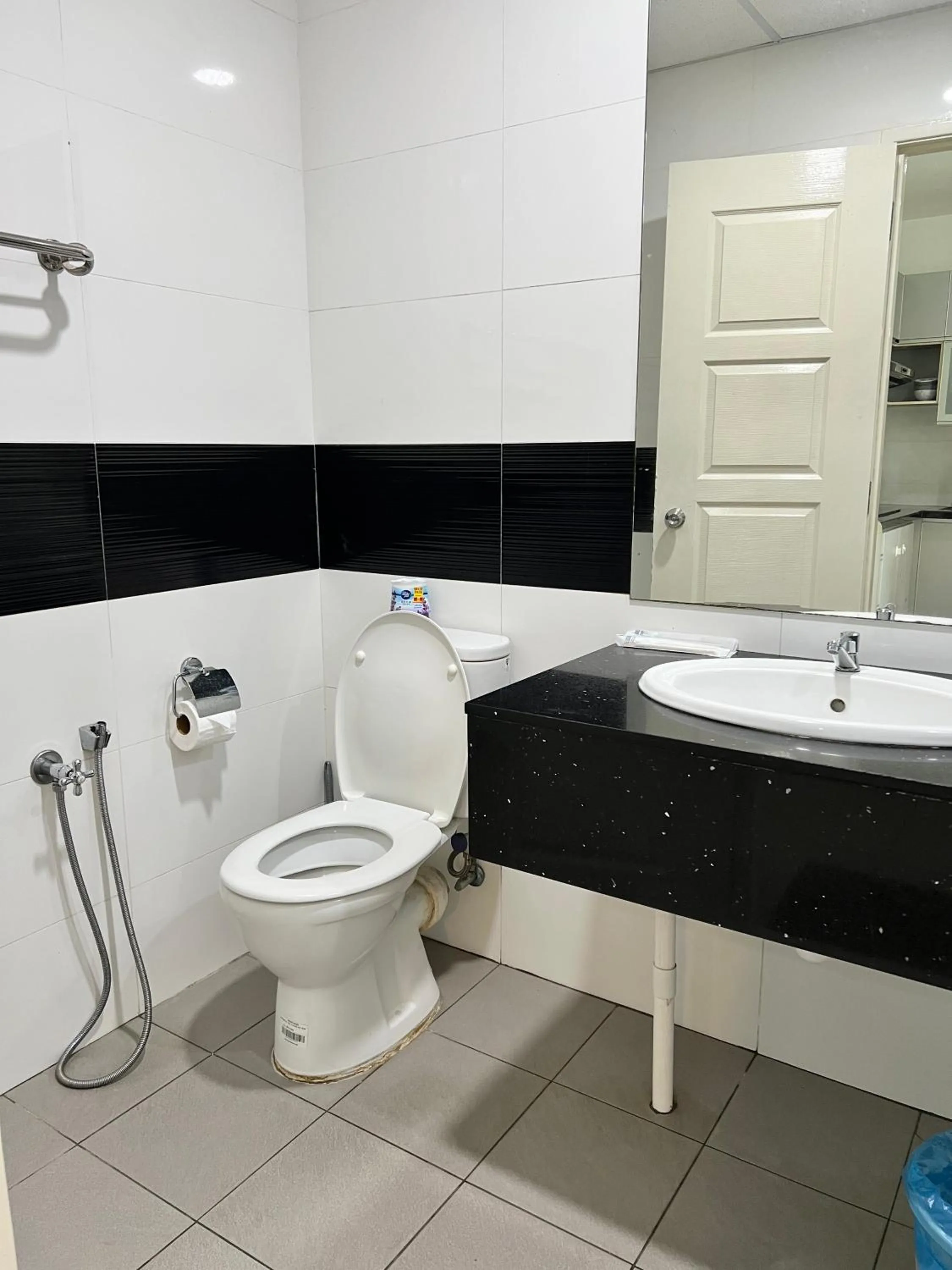 Bathroom in Mansion One by Sky Hive