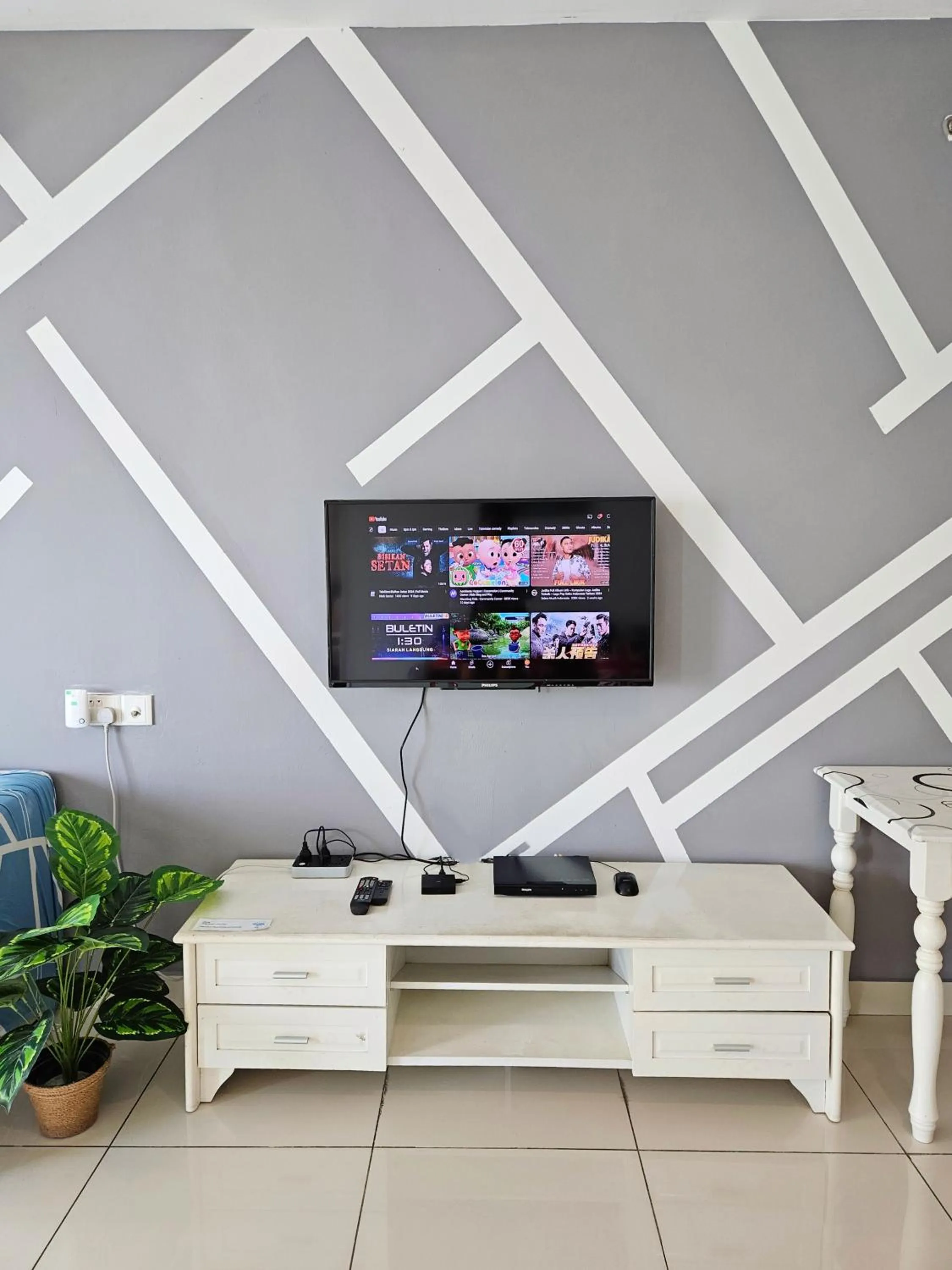 TV and multimedia in Mansion One by Sky Hive