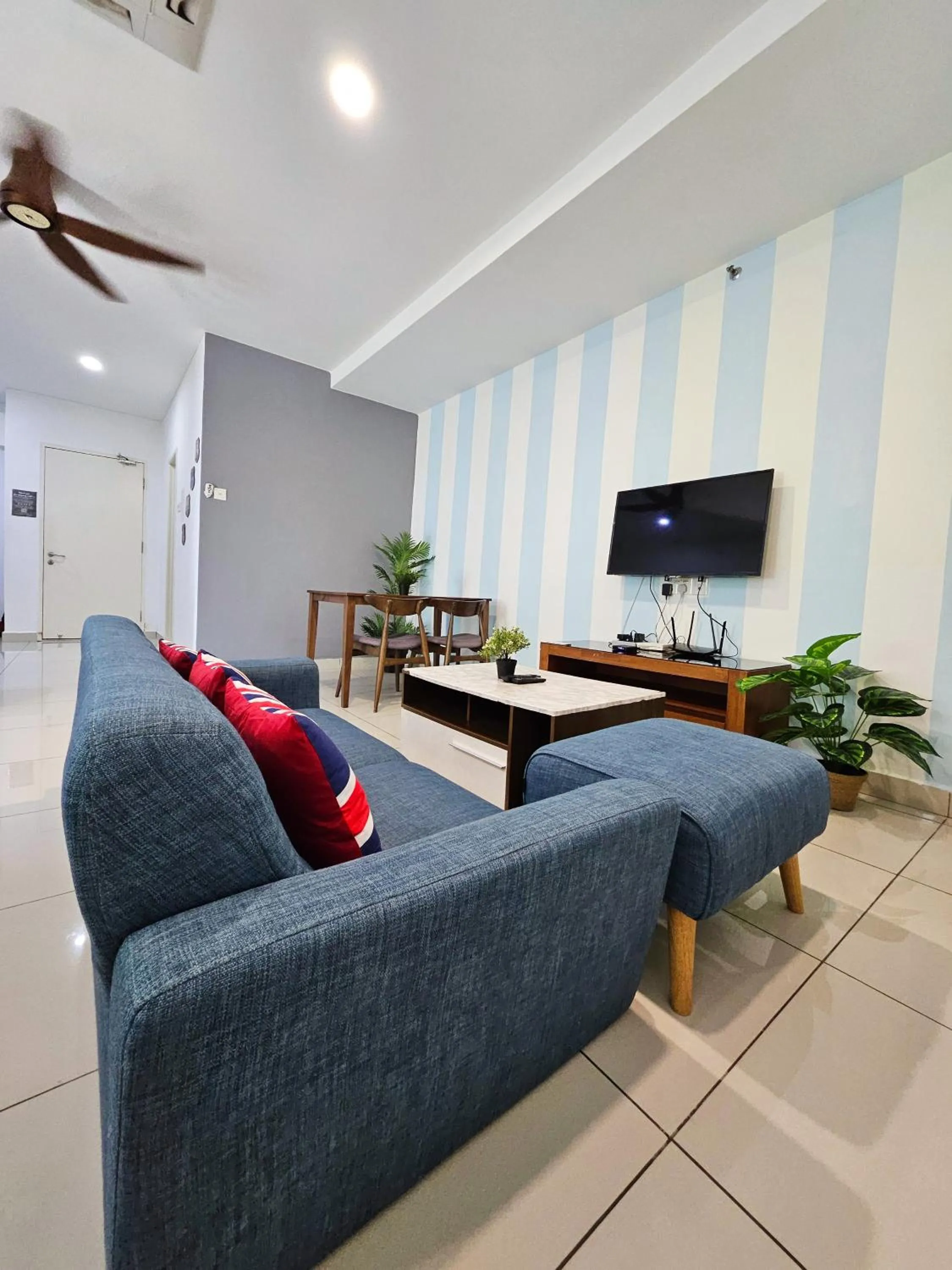 Living room in Mansion One by Sky Hive