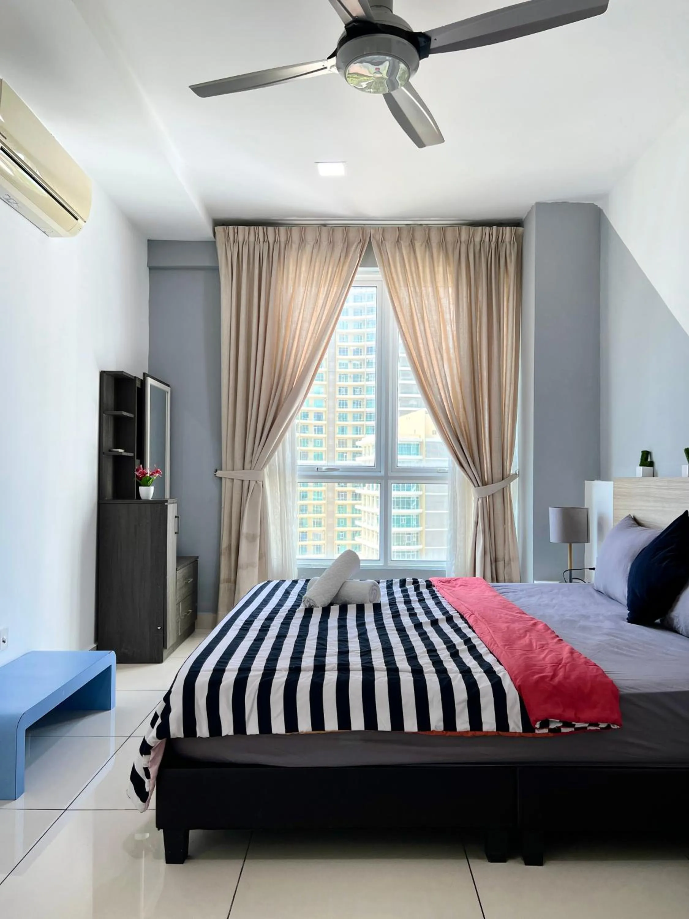 Bedroom, Bed in Mansion One by Sky Hive