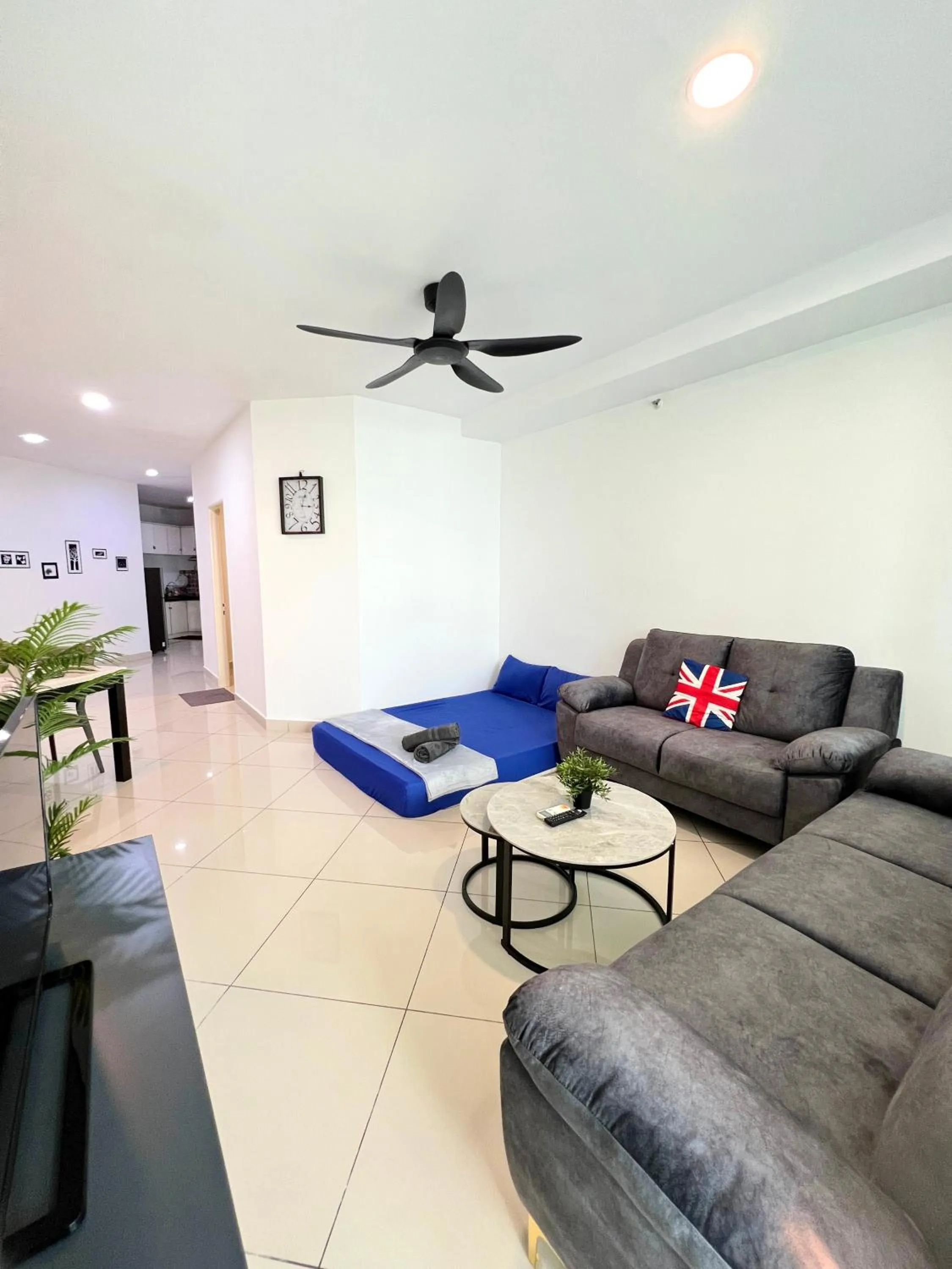 Living room in Mansion One by Sky Hive