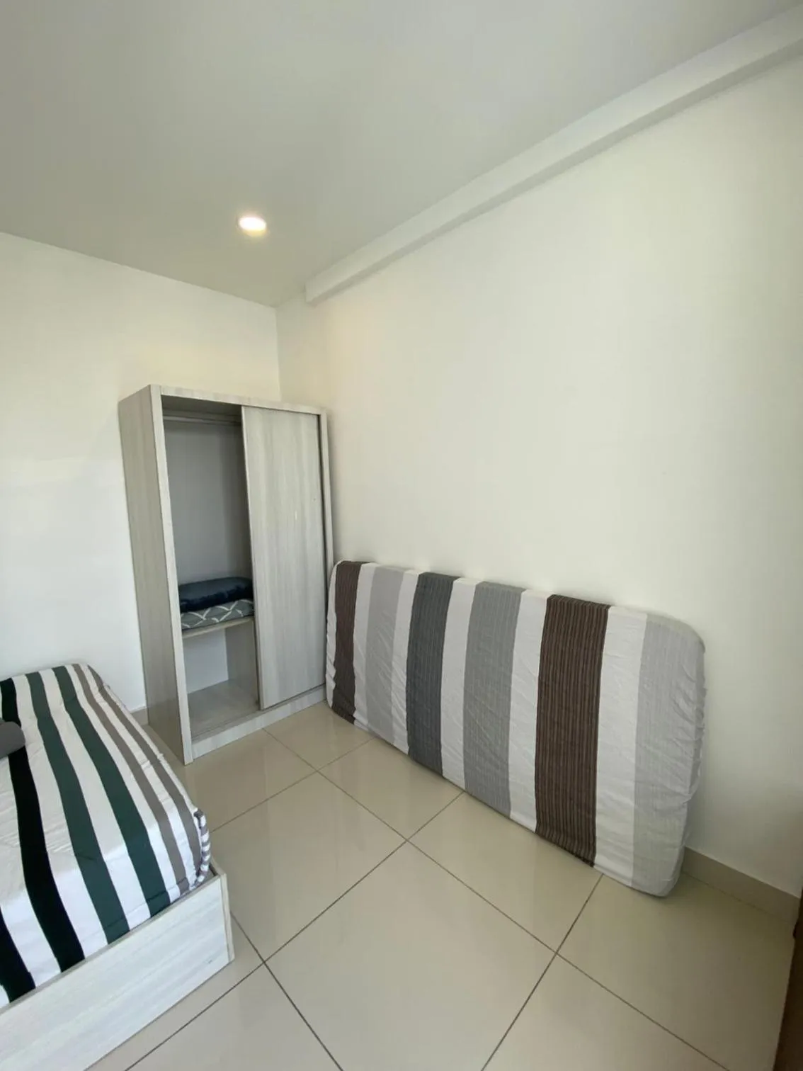 Bedroom, Bed in Mansion One by Sky Hive