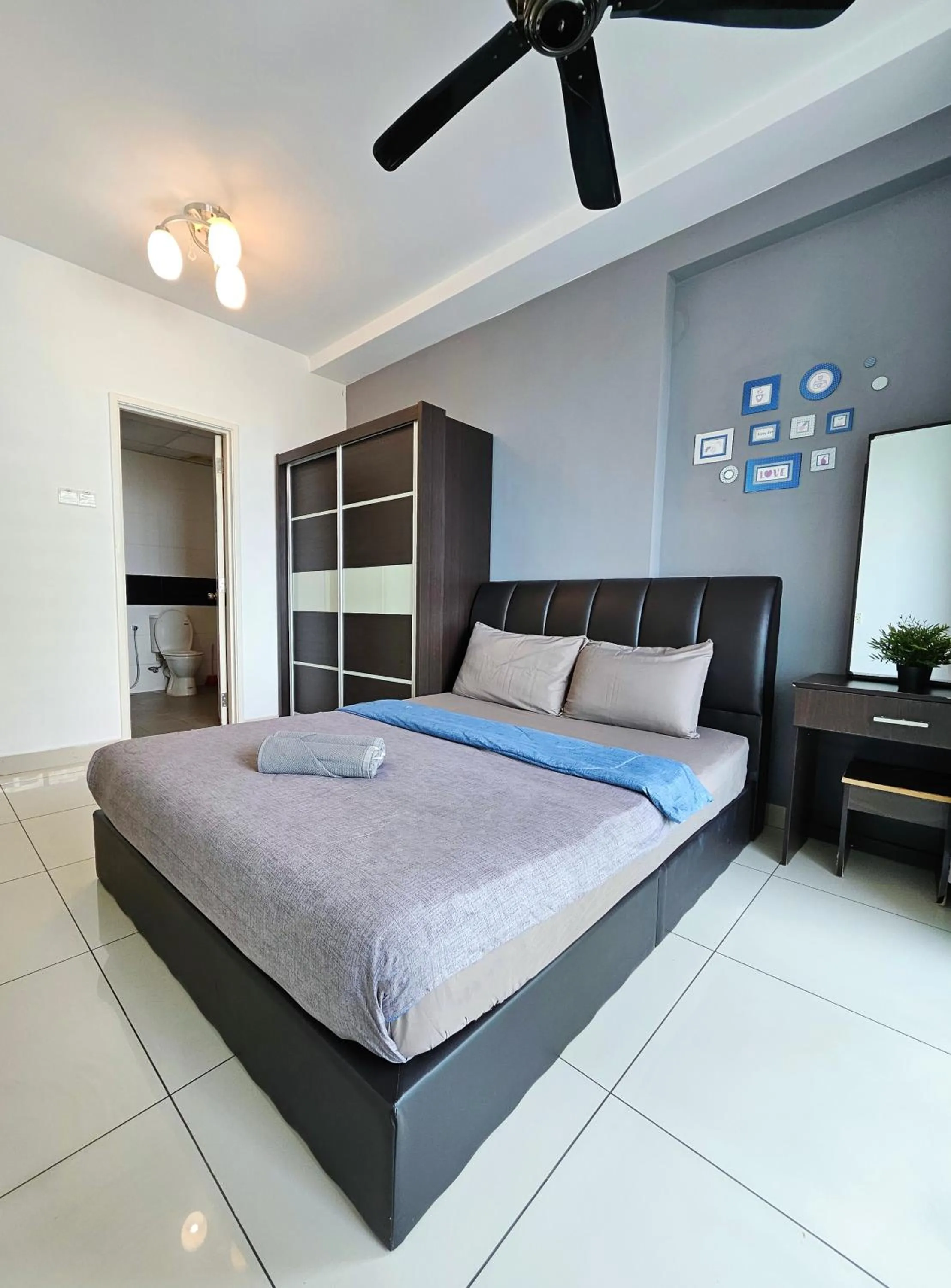 Bedroom, Bed in Mansion One by Sky Hive