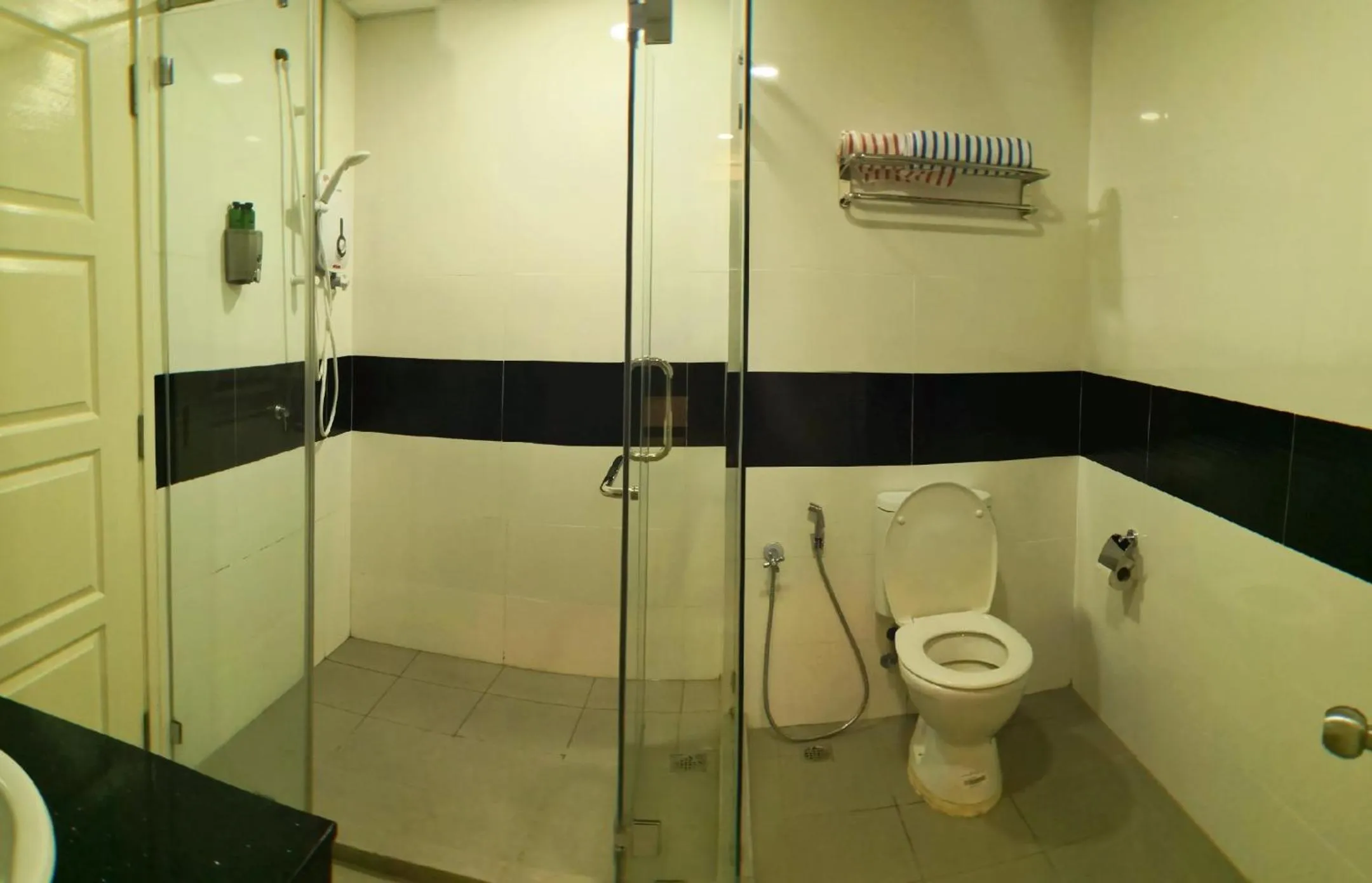 Bathroom in Mansion One by Sky Hive