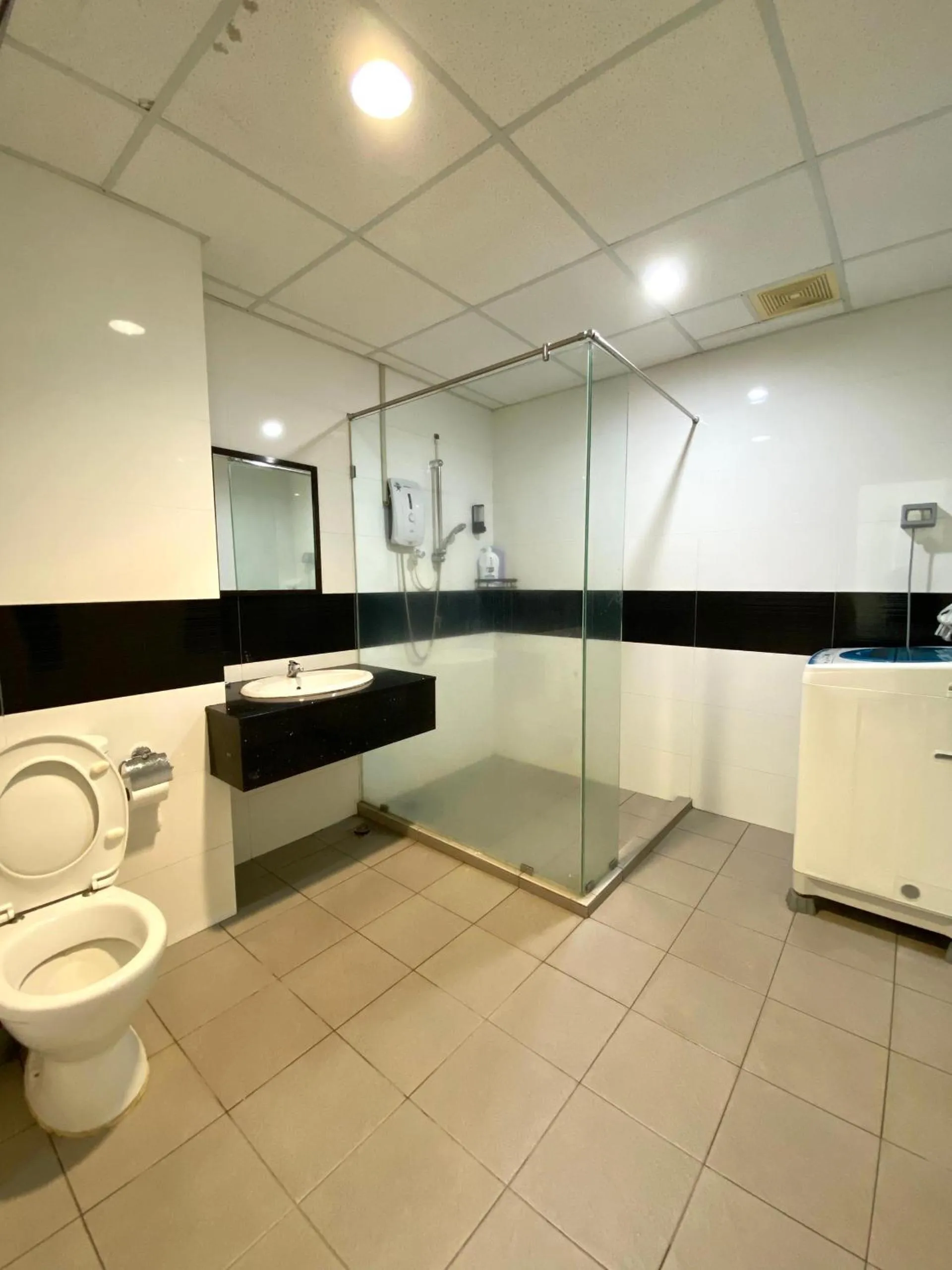 Shower in Mansion One by Sky Hive