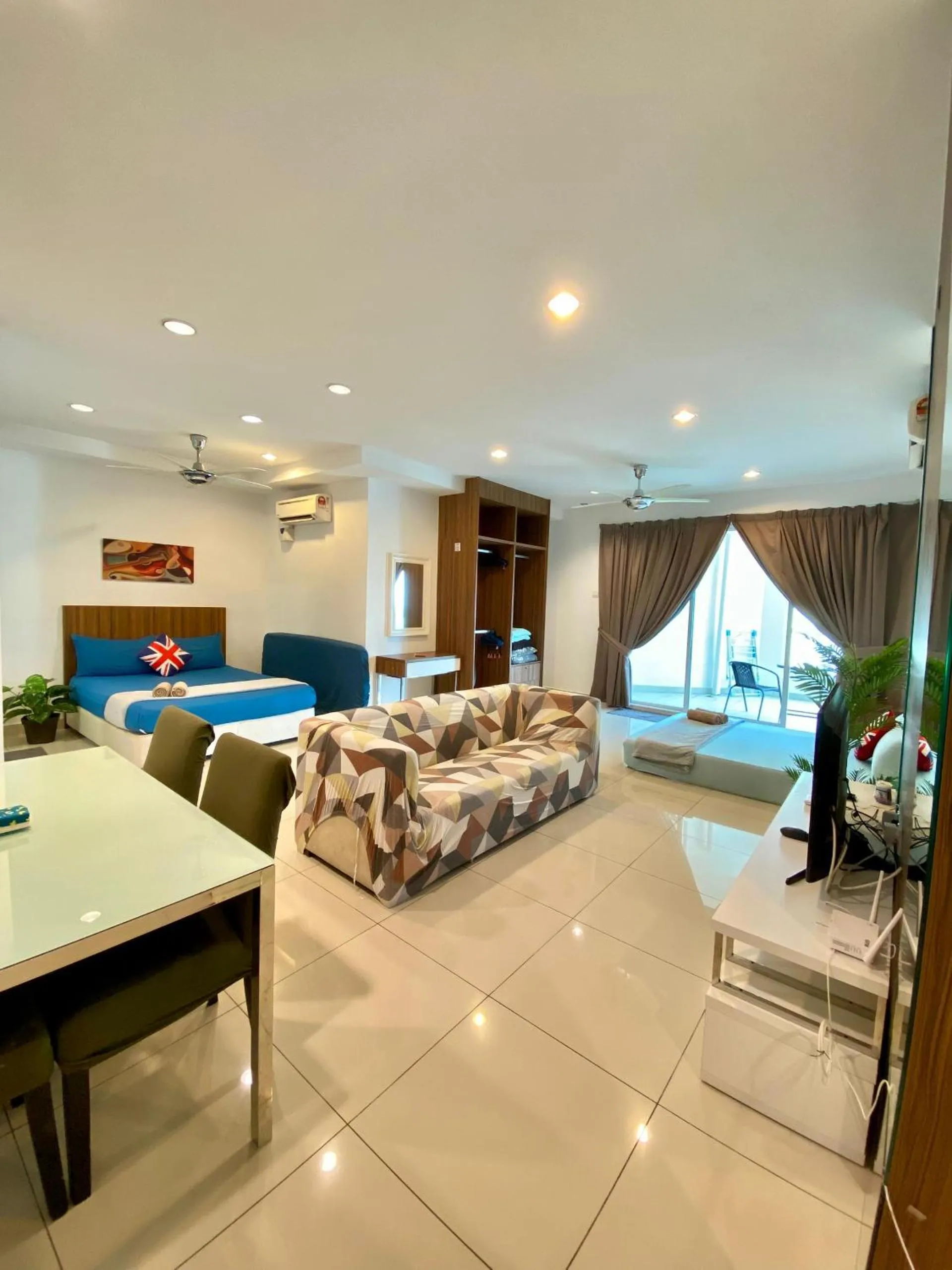 Studio with Balcony in Mansion One by Sky Hive