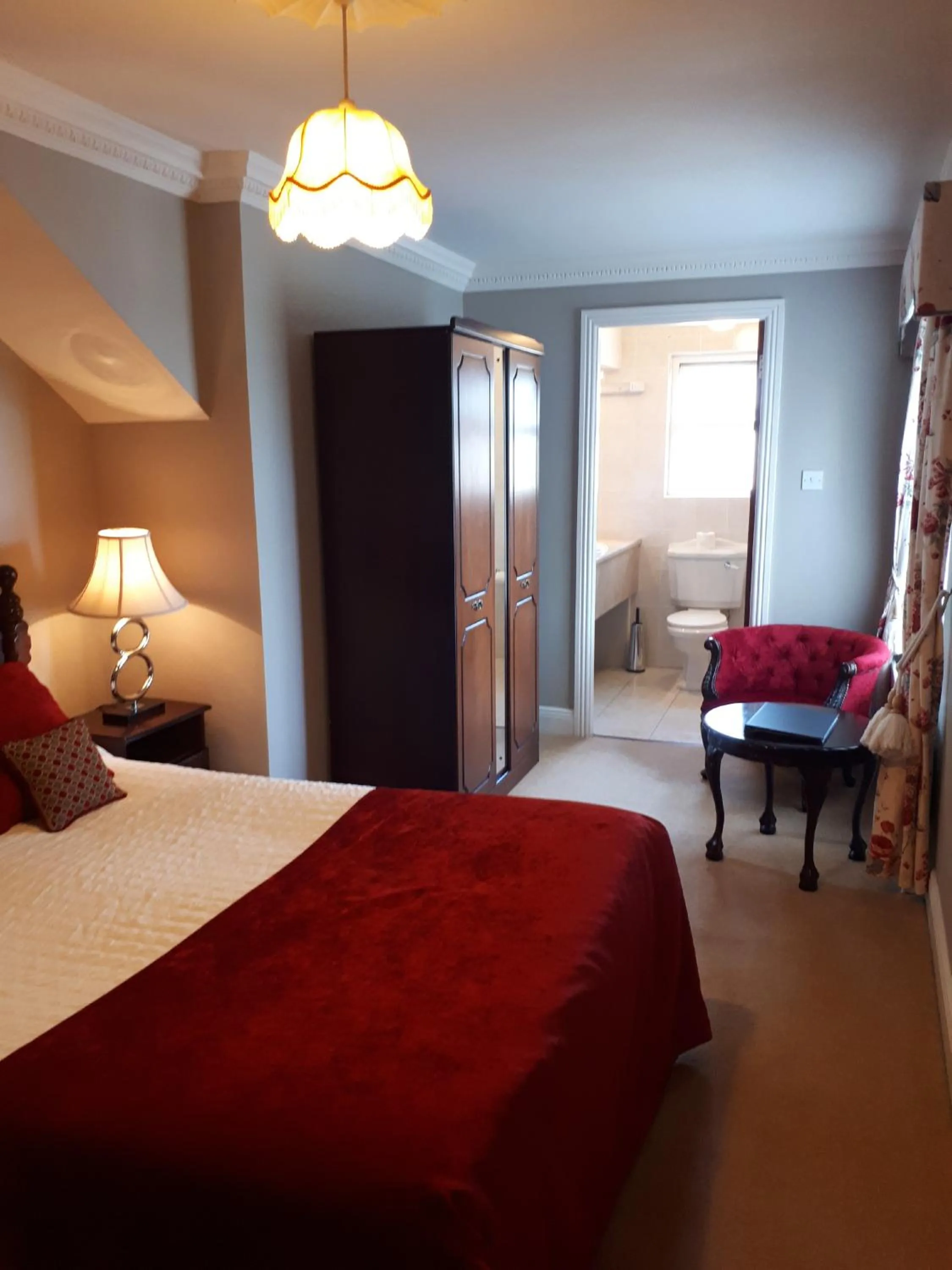 Photo of the whole room, Bed in Aran View Country House and Lodge