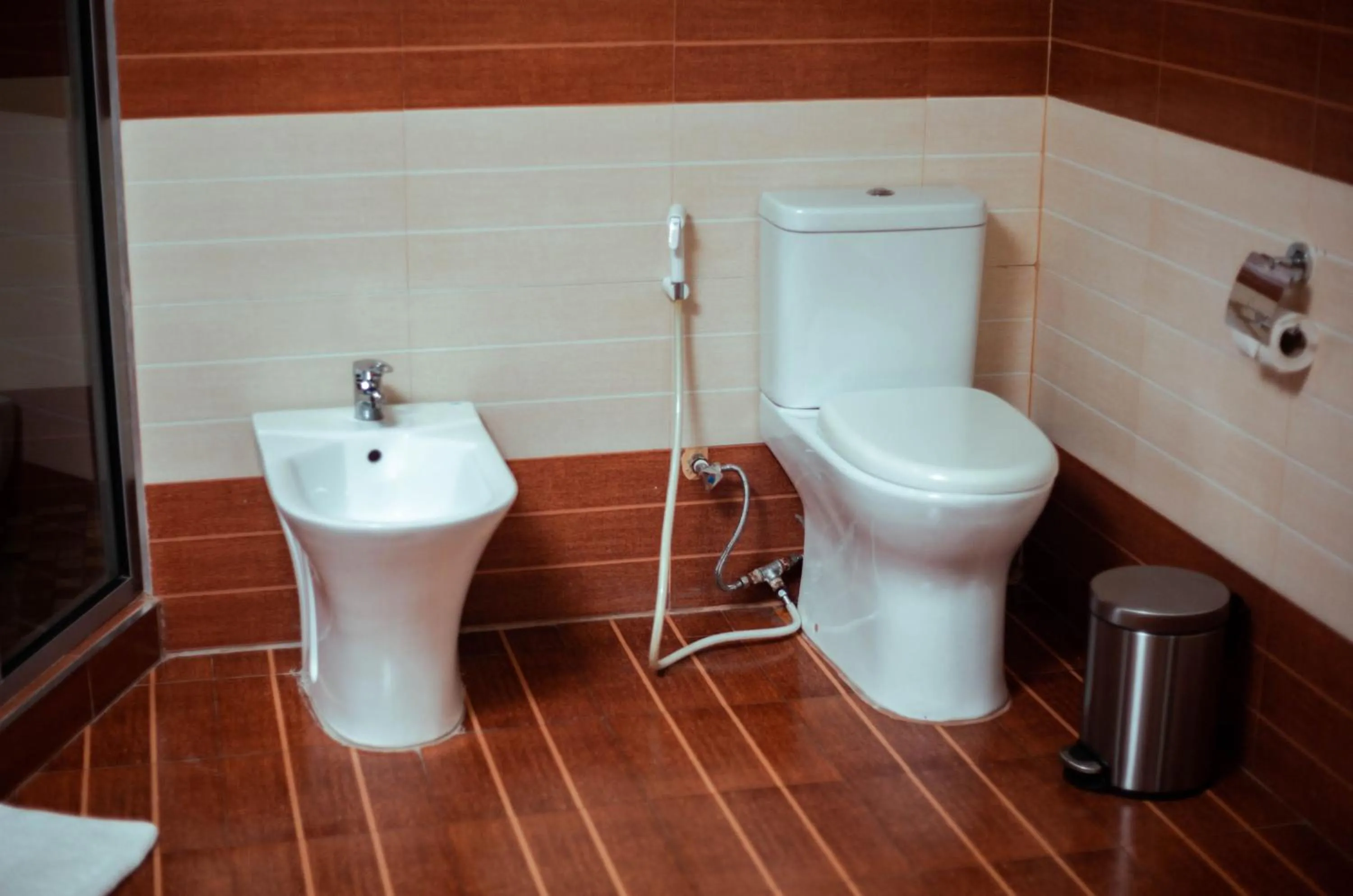 Toilet in Crossroads Hotel Blantyre