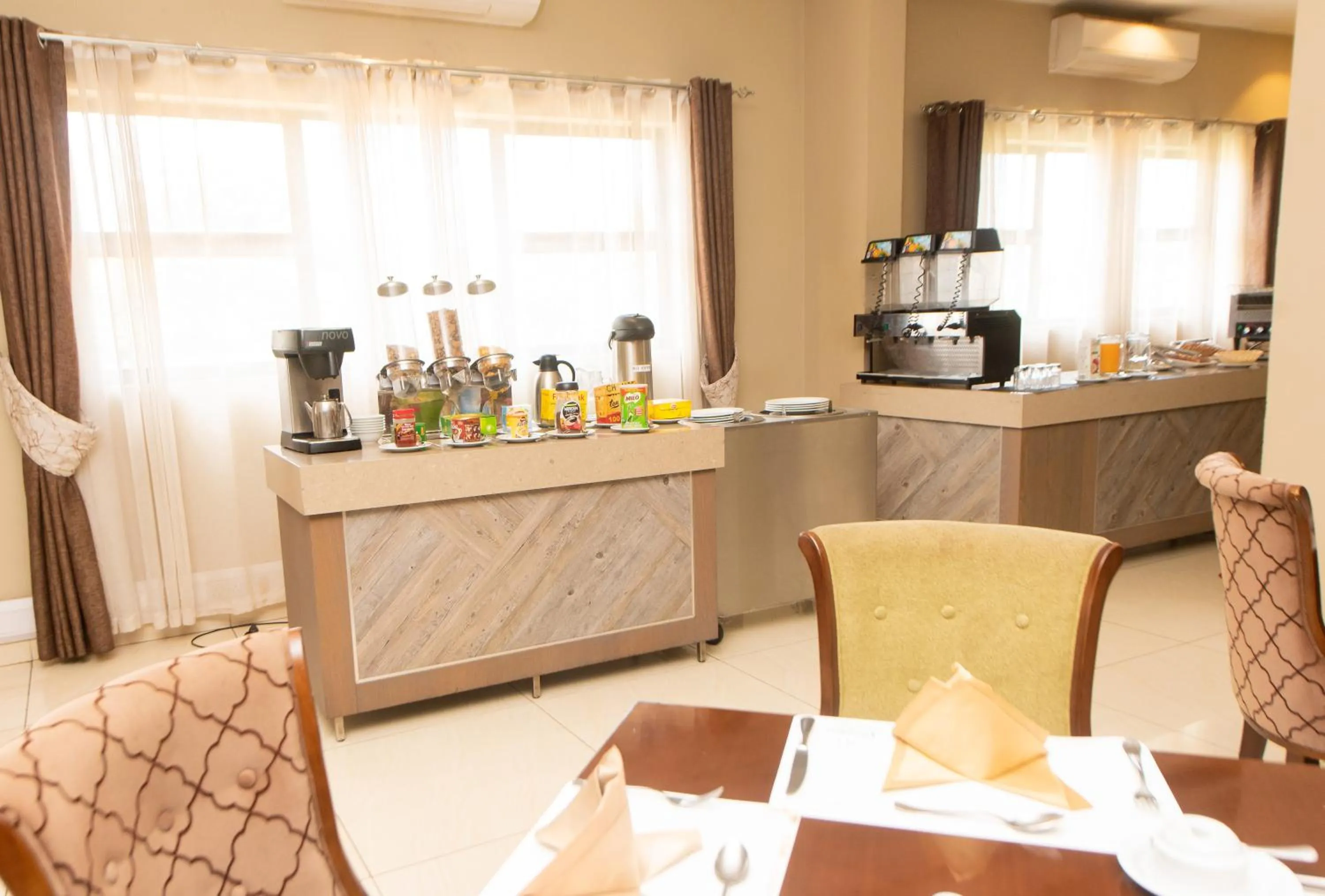 Restaurant/places to eat in Crossroads Hotel Blantyre