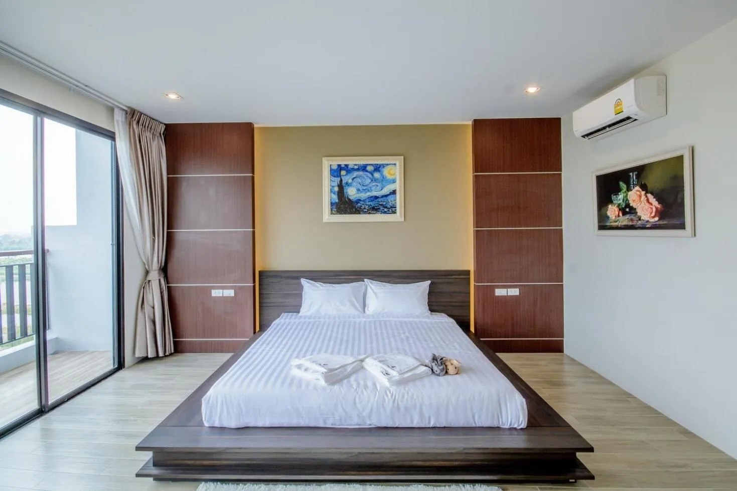 Bed in The Living Hotel SamutPrakan