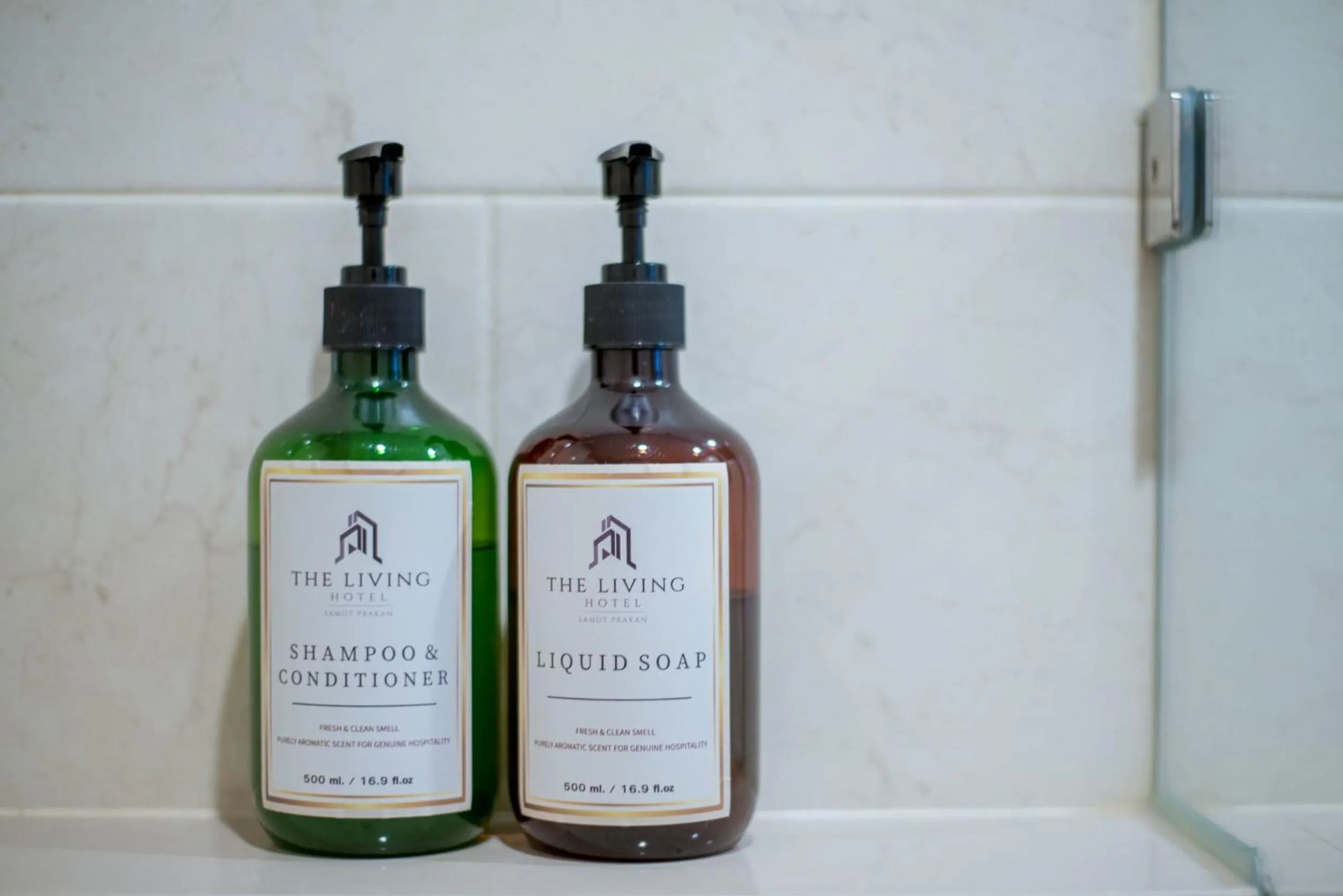 Shower in The Living Hotel SamutPrakan