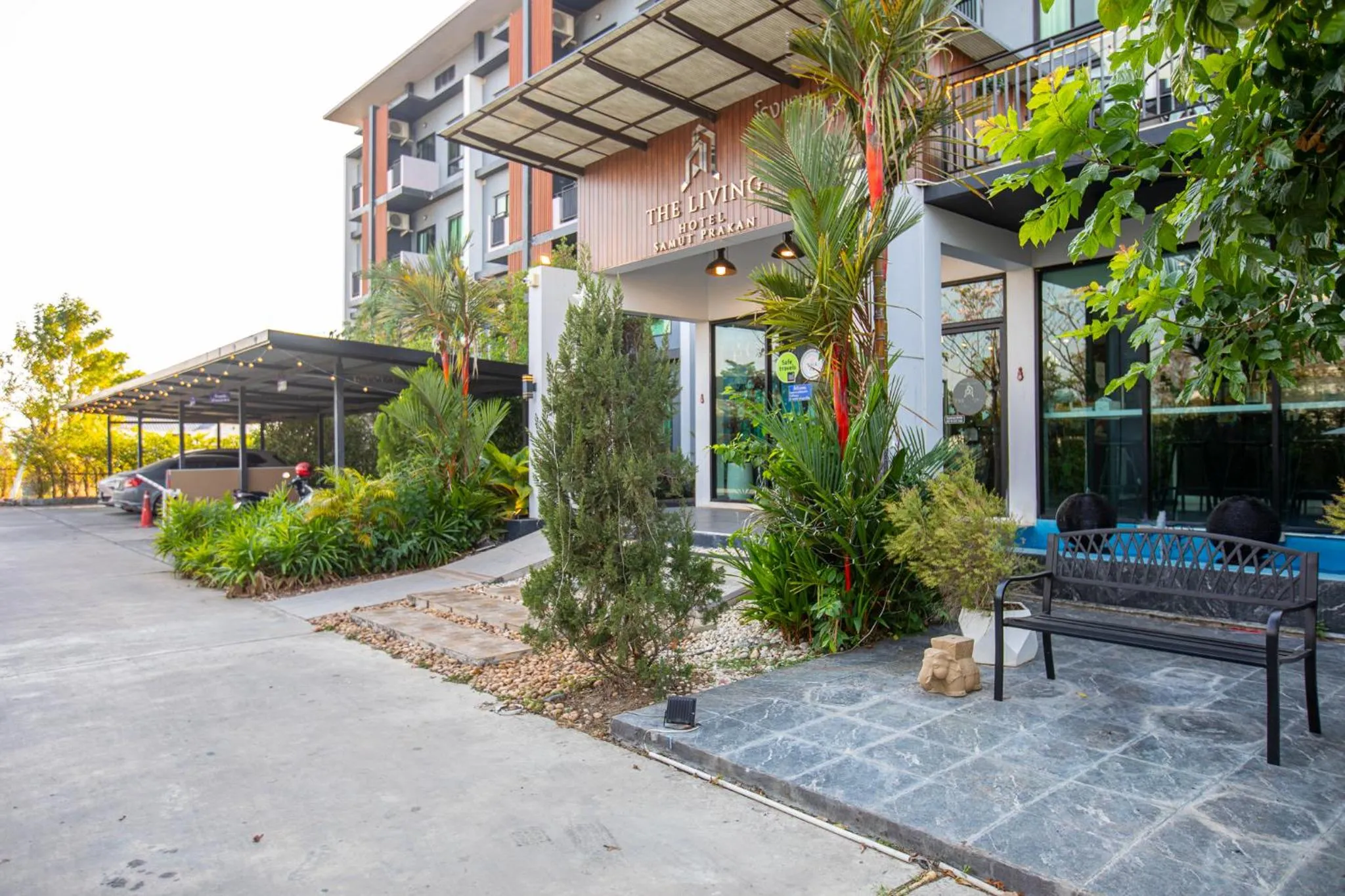 The Living Hotel SamutPrakan