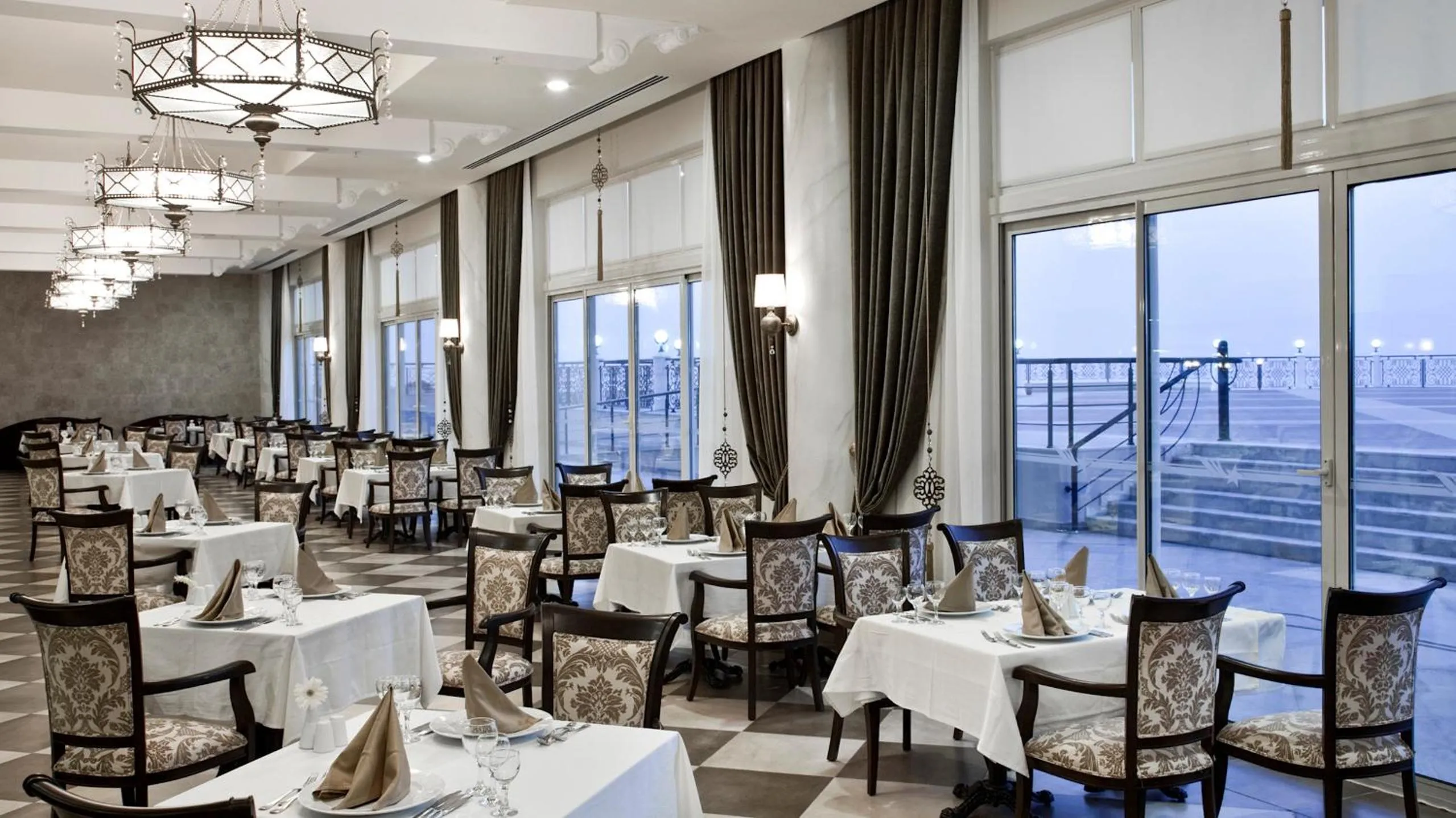 Restaurant/places to eat in Starlight Resort Hotel