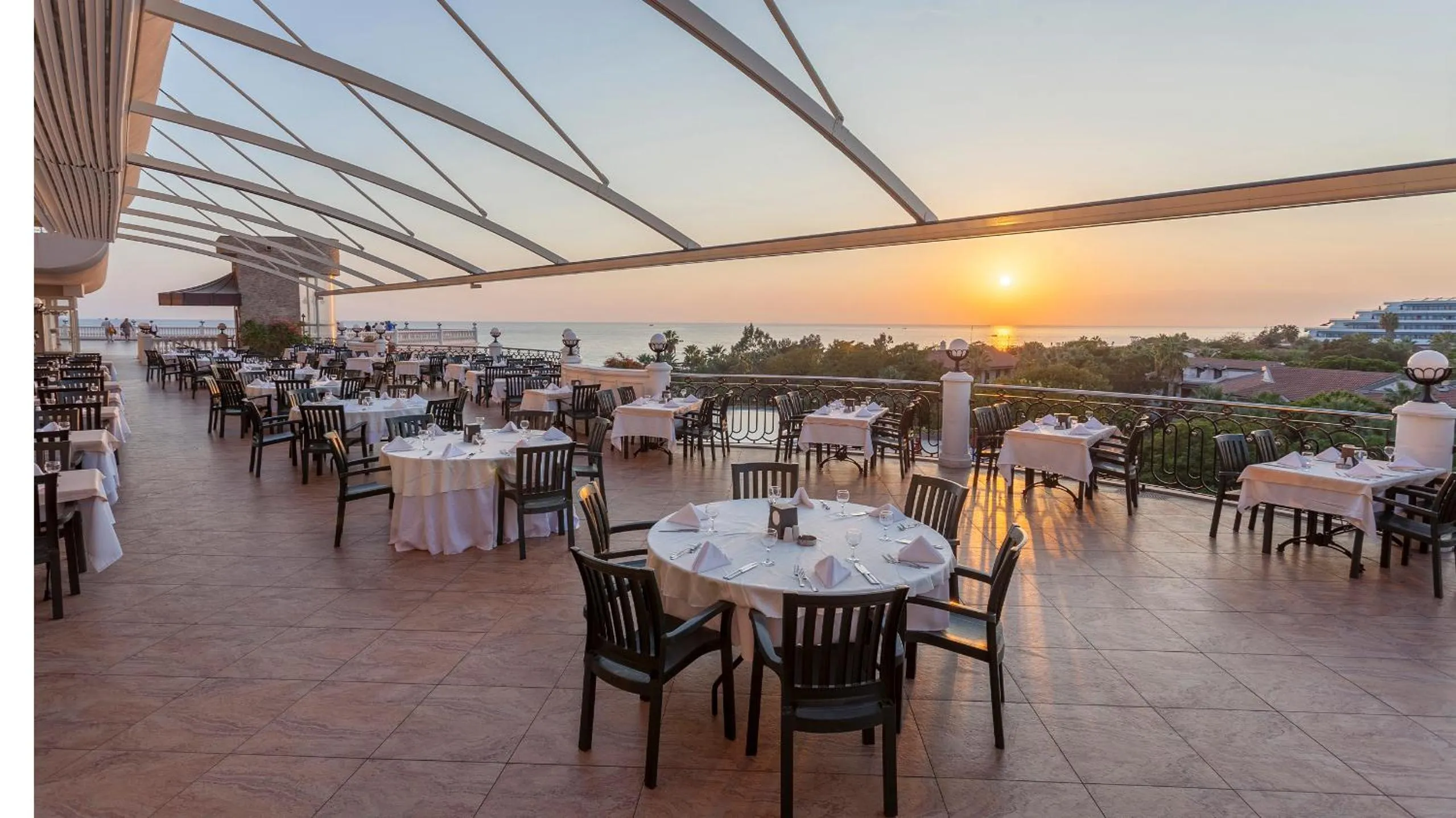 Restaurant/places to eat in Starlight Resort Hotel