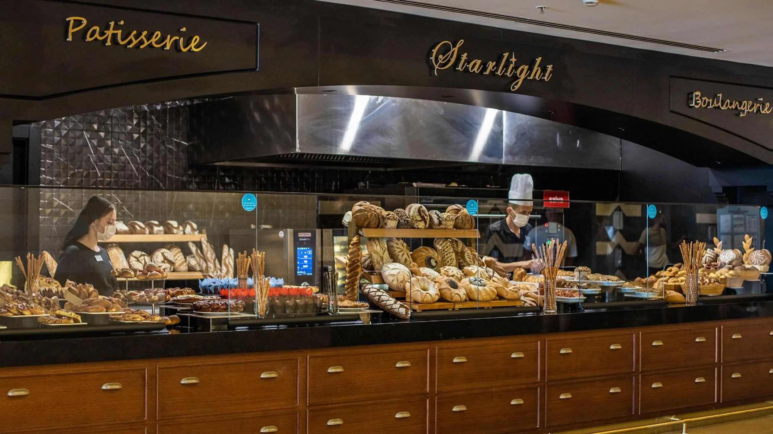 Restaurant/places to eat in Starlight Resort Hotel