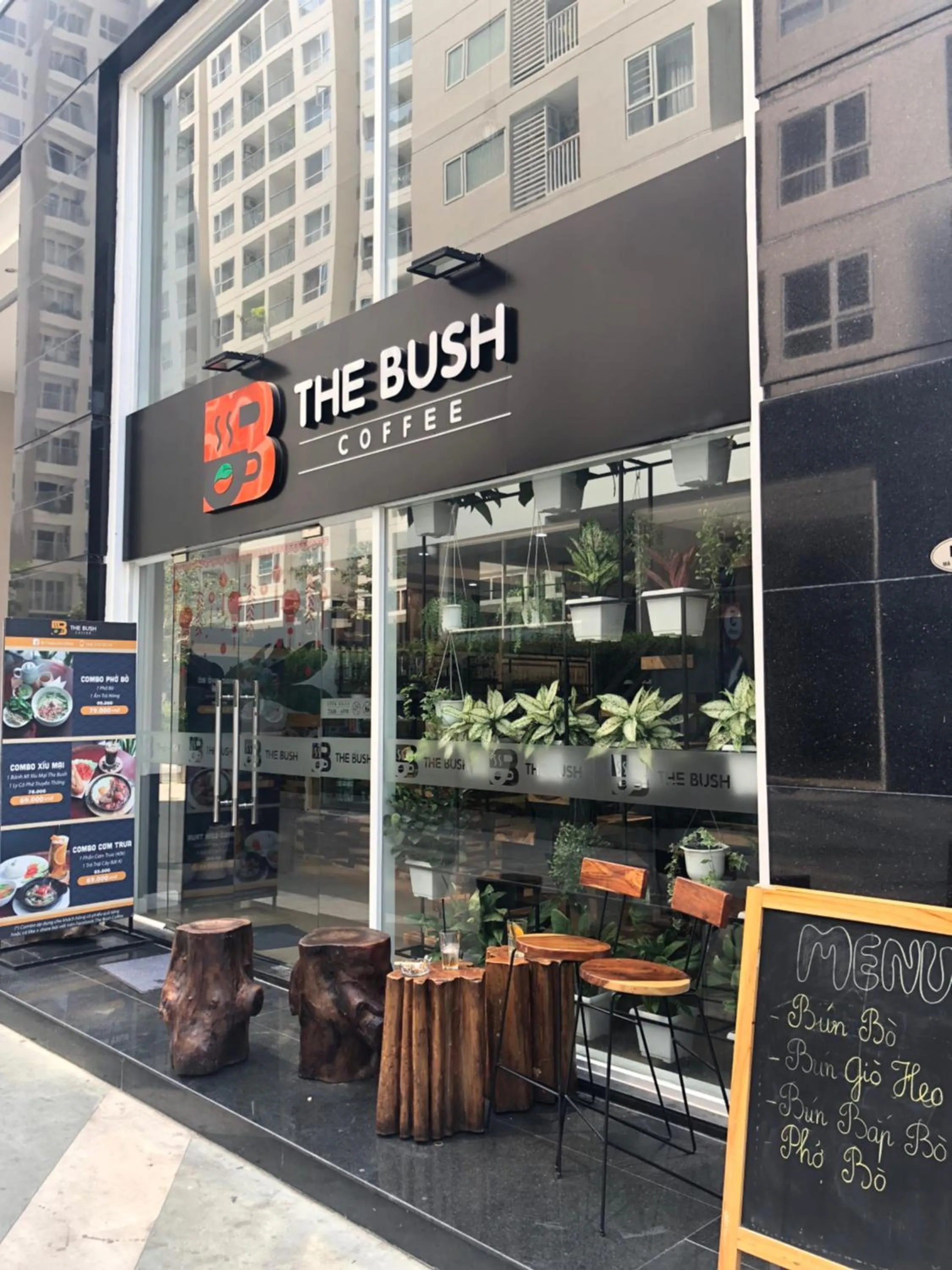 Restaurant/places to eat in SKYHOMES - Tan Son Nhat Airport Homestay