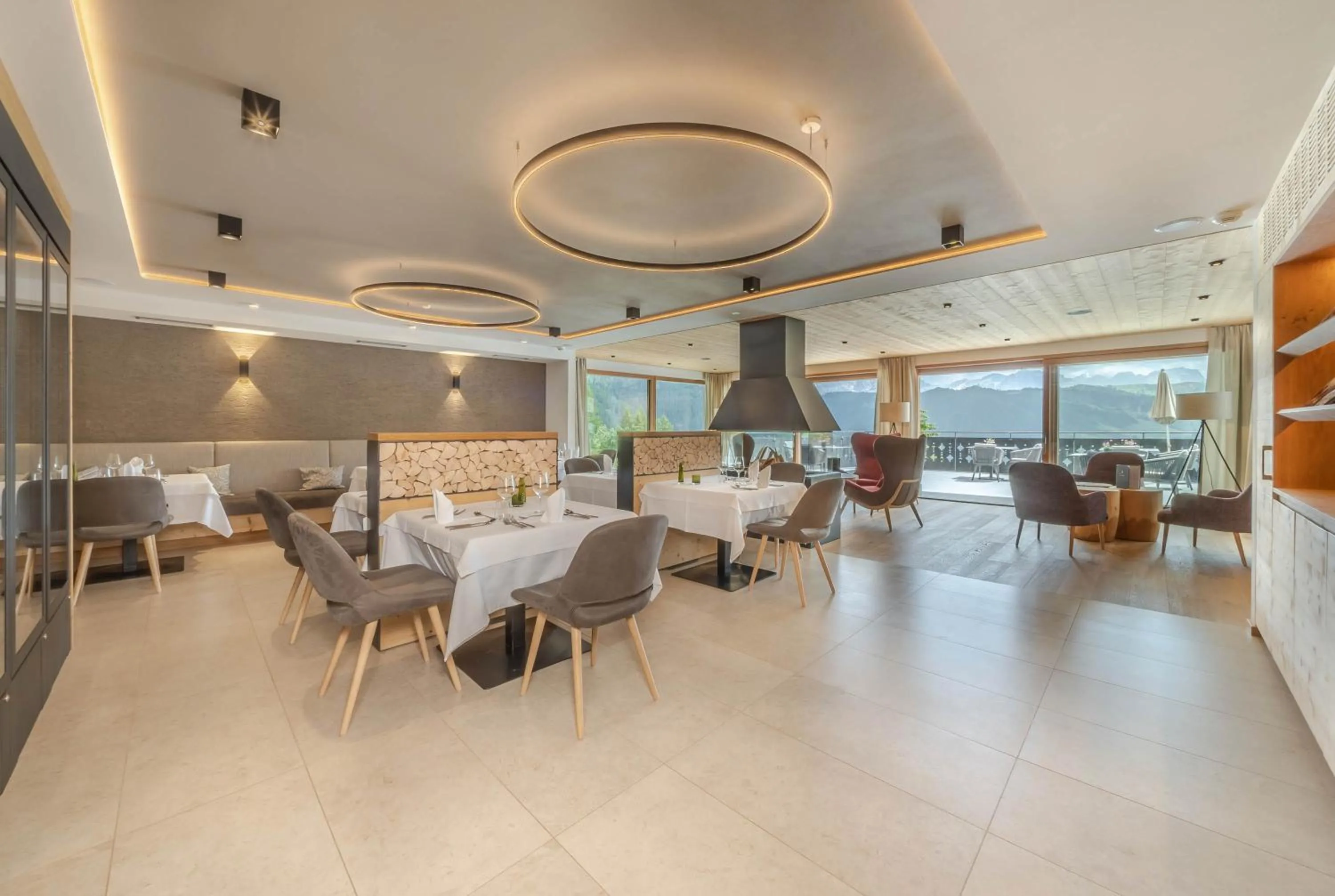 Restaurant/places to eat in Nature Hotel Delta