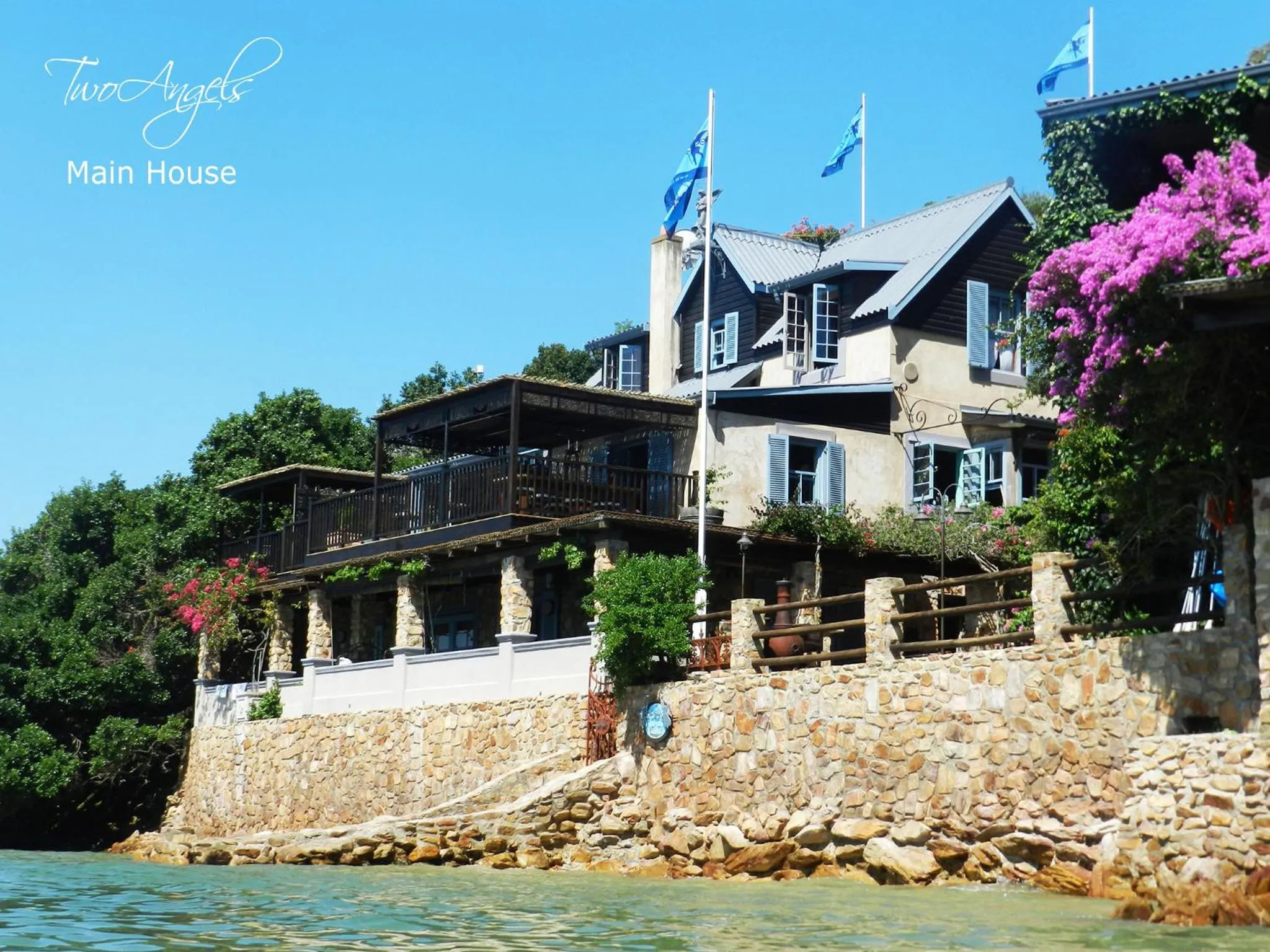 Facade/entrance in TwoAngels