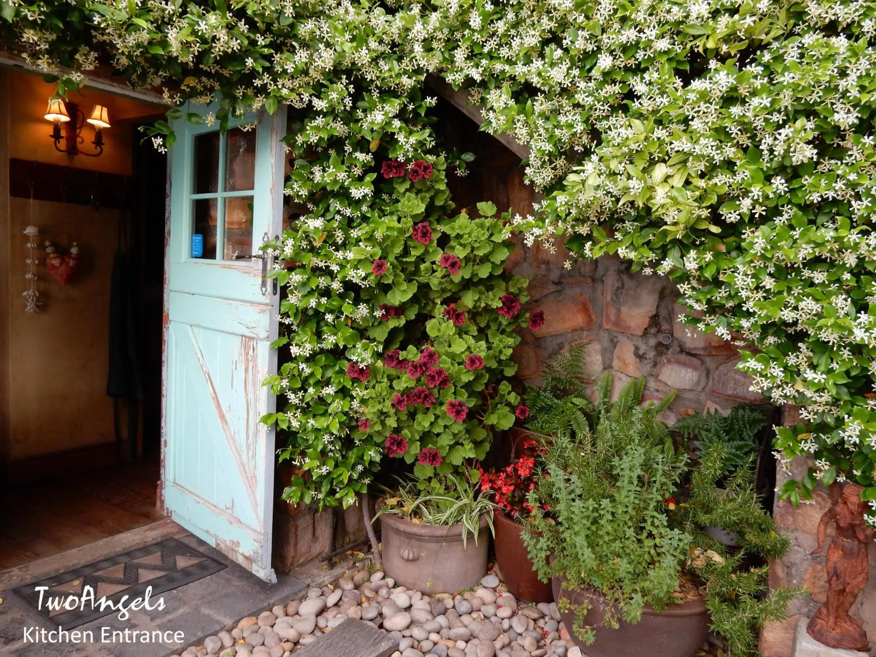 Facade/entrance in TwoAngels