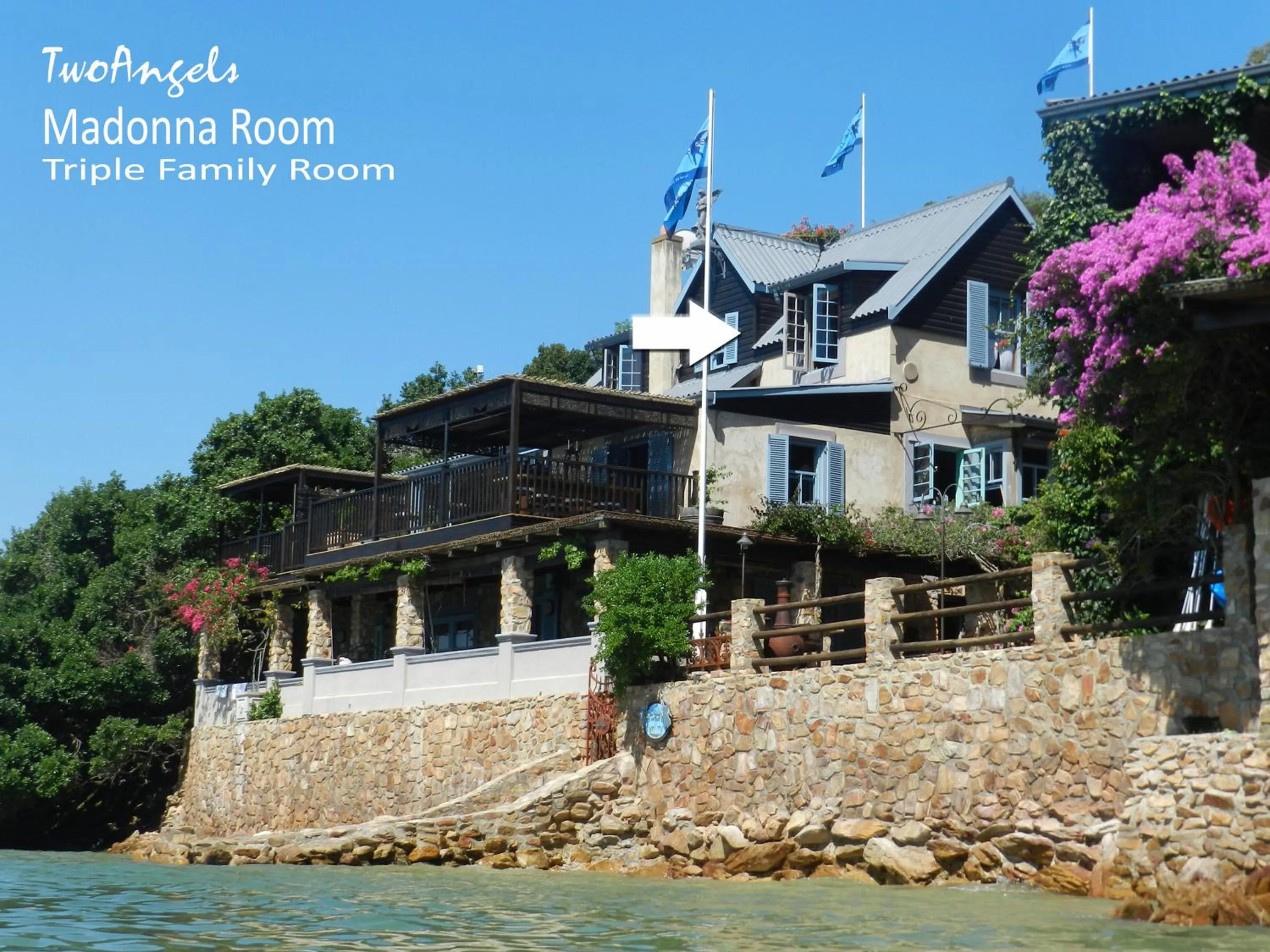 Facade/entrance in TwoAngels