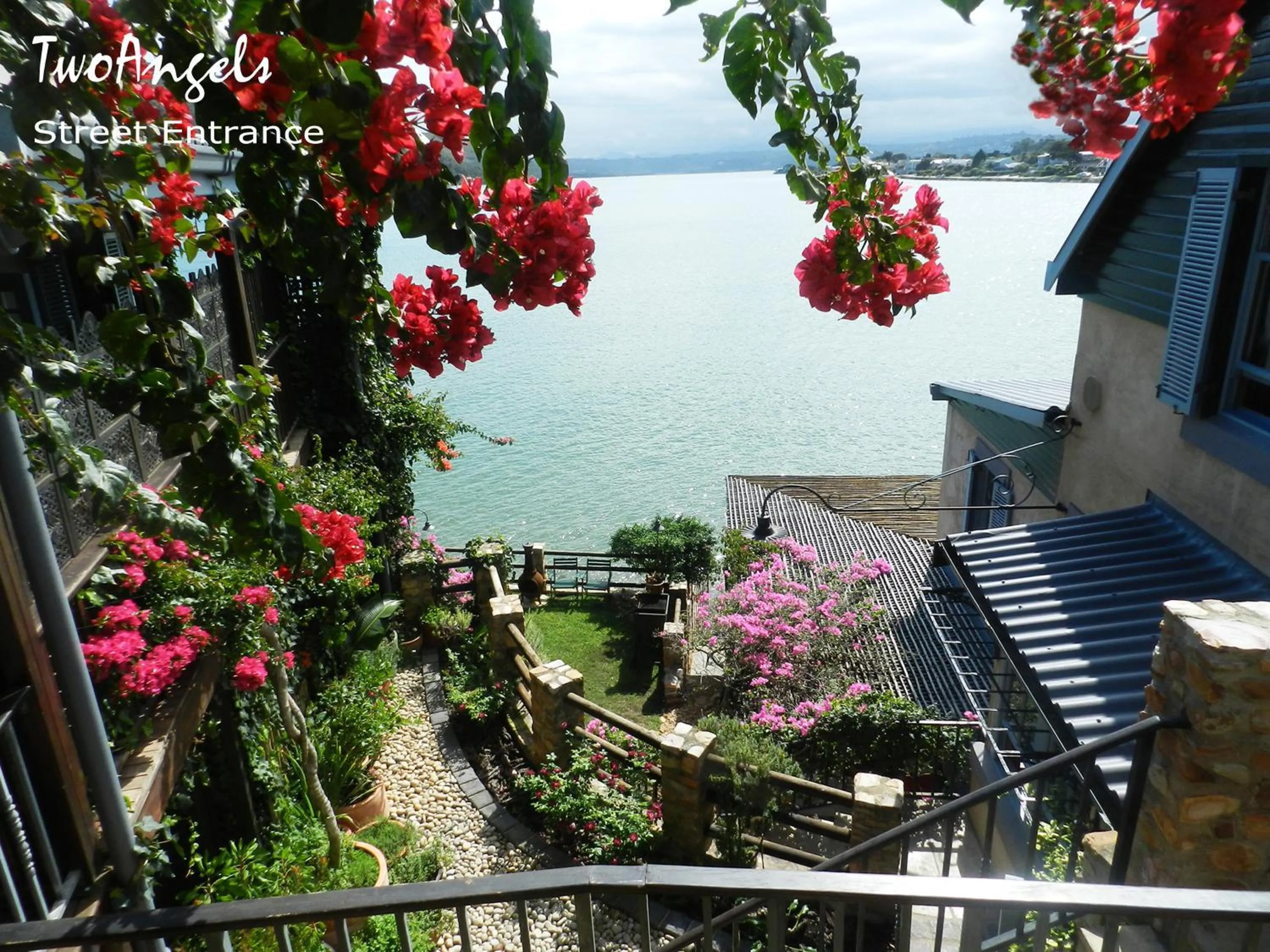 Facade/entrance in TwoAngels