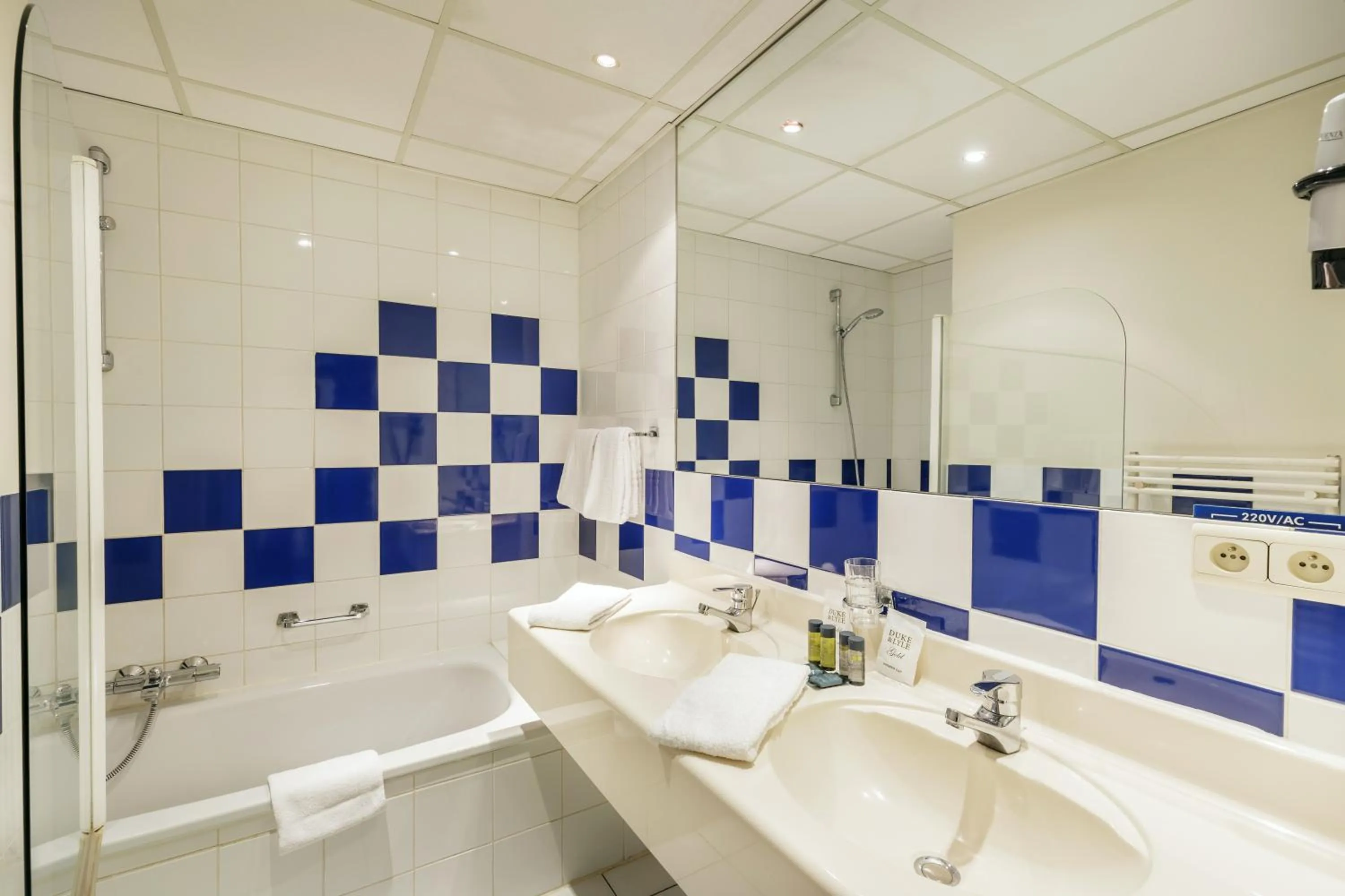 Bathroom in Hotel Kempense Meren by Sunparks